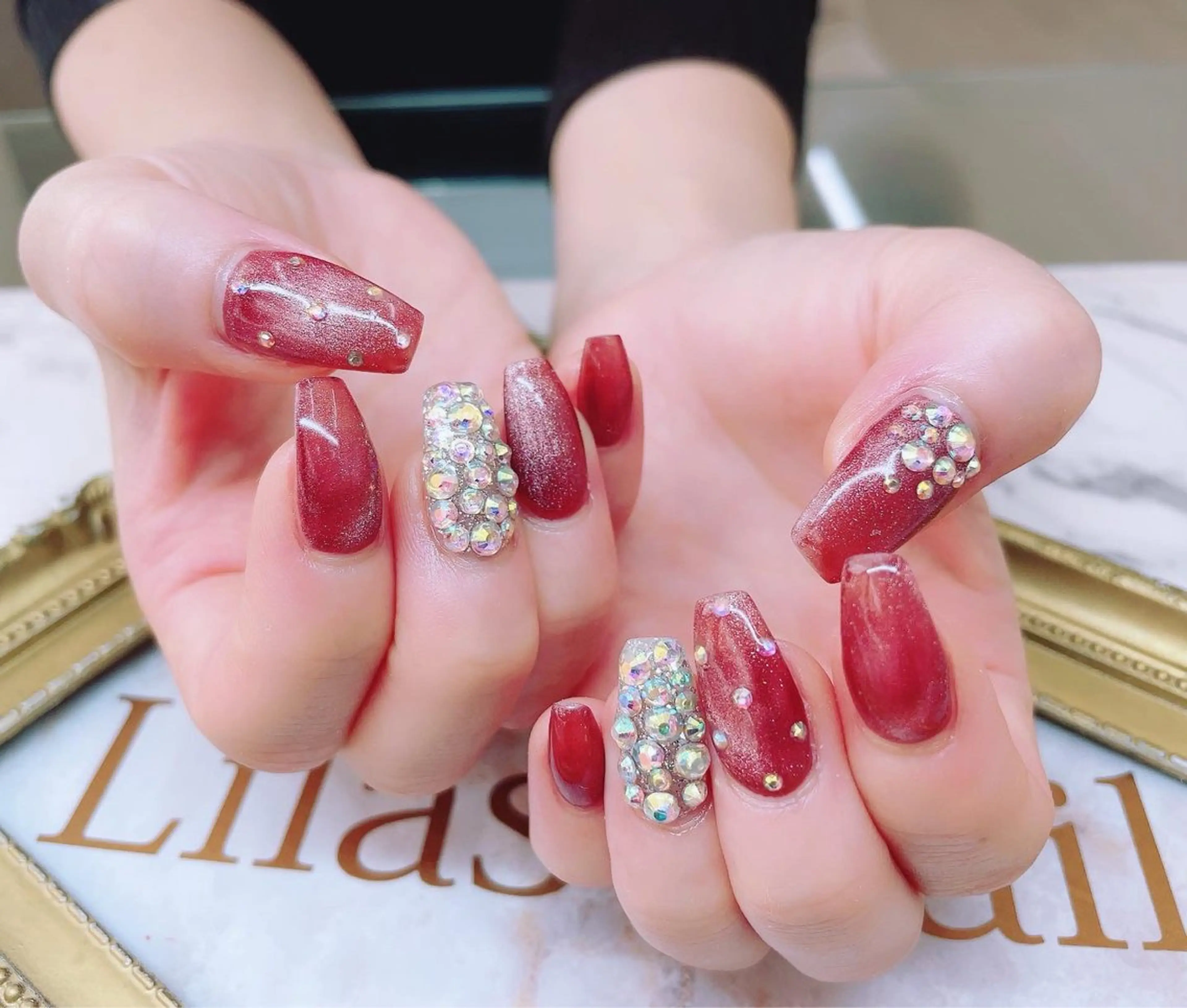 ネイル ボルドー ジェルネイル ハードジェル キラキラネイル ロングネイル Lilas Nailのネイルデザイン