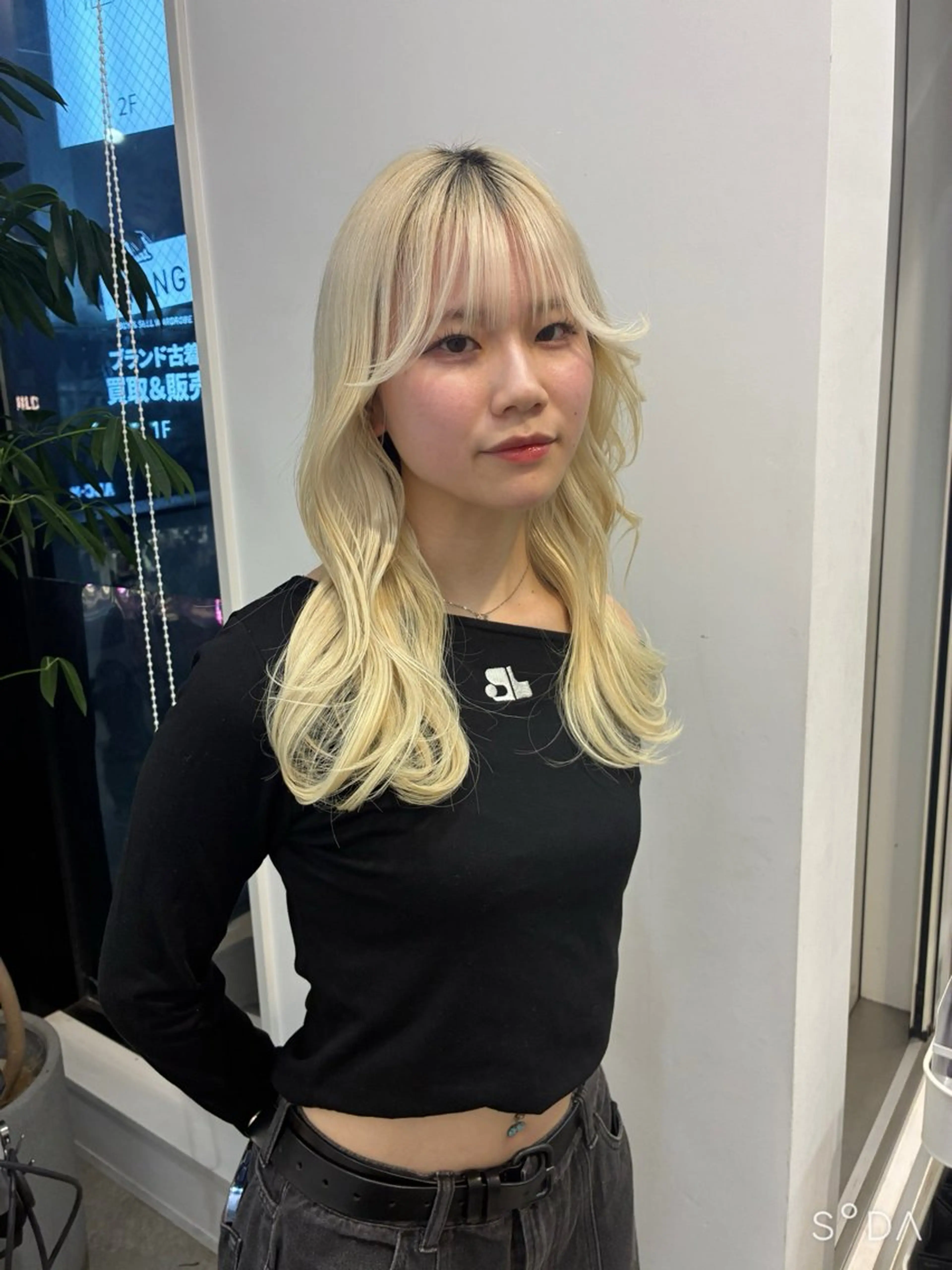 セミロング くびれヘア 顔まわりレイヤー 韓国風ヘア レイヤーカット 小顔カット 透明感カラー/オリー ブカラー/畠山大のヘアスタイル