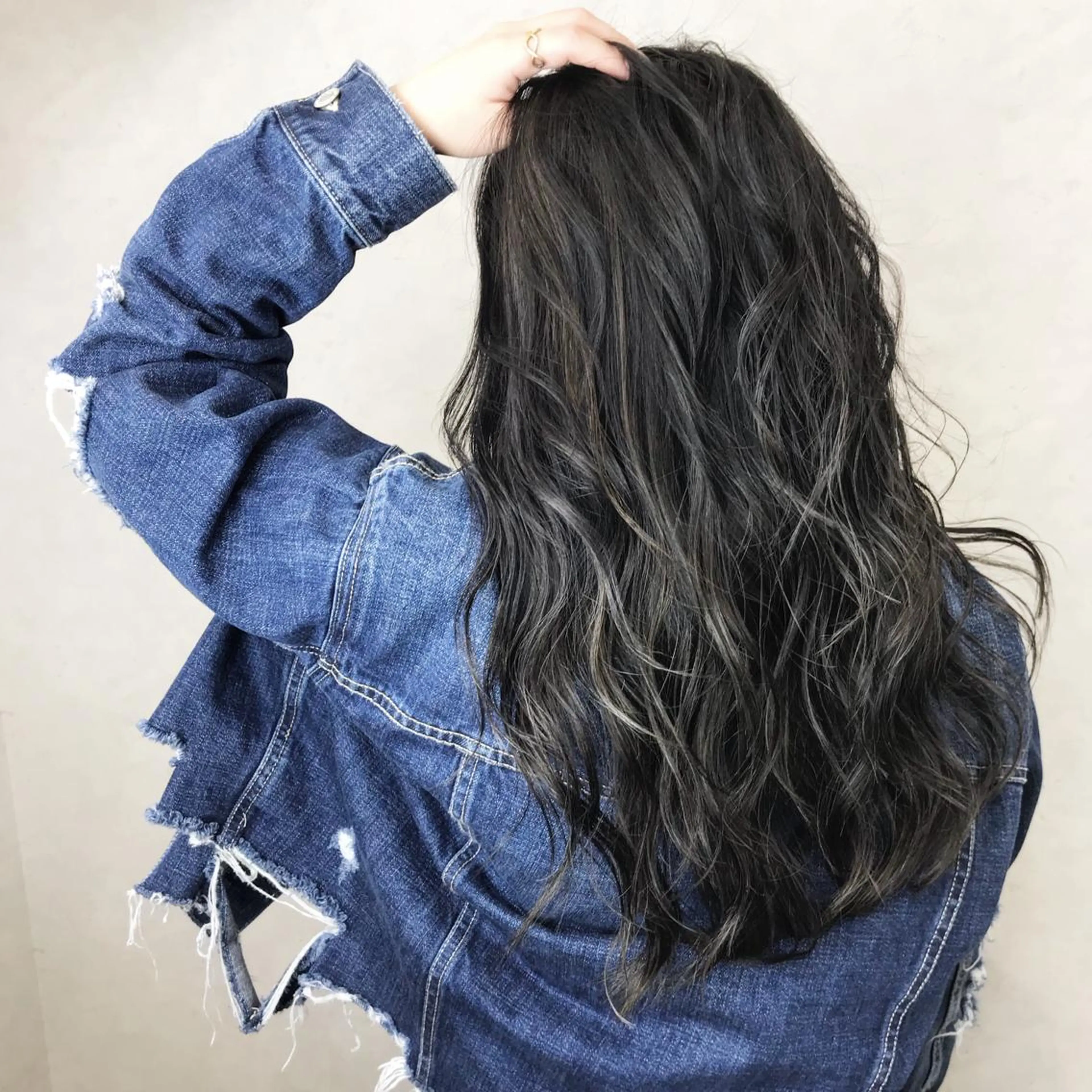 ロング LUSTRE クロサワのヘアスタイル