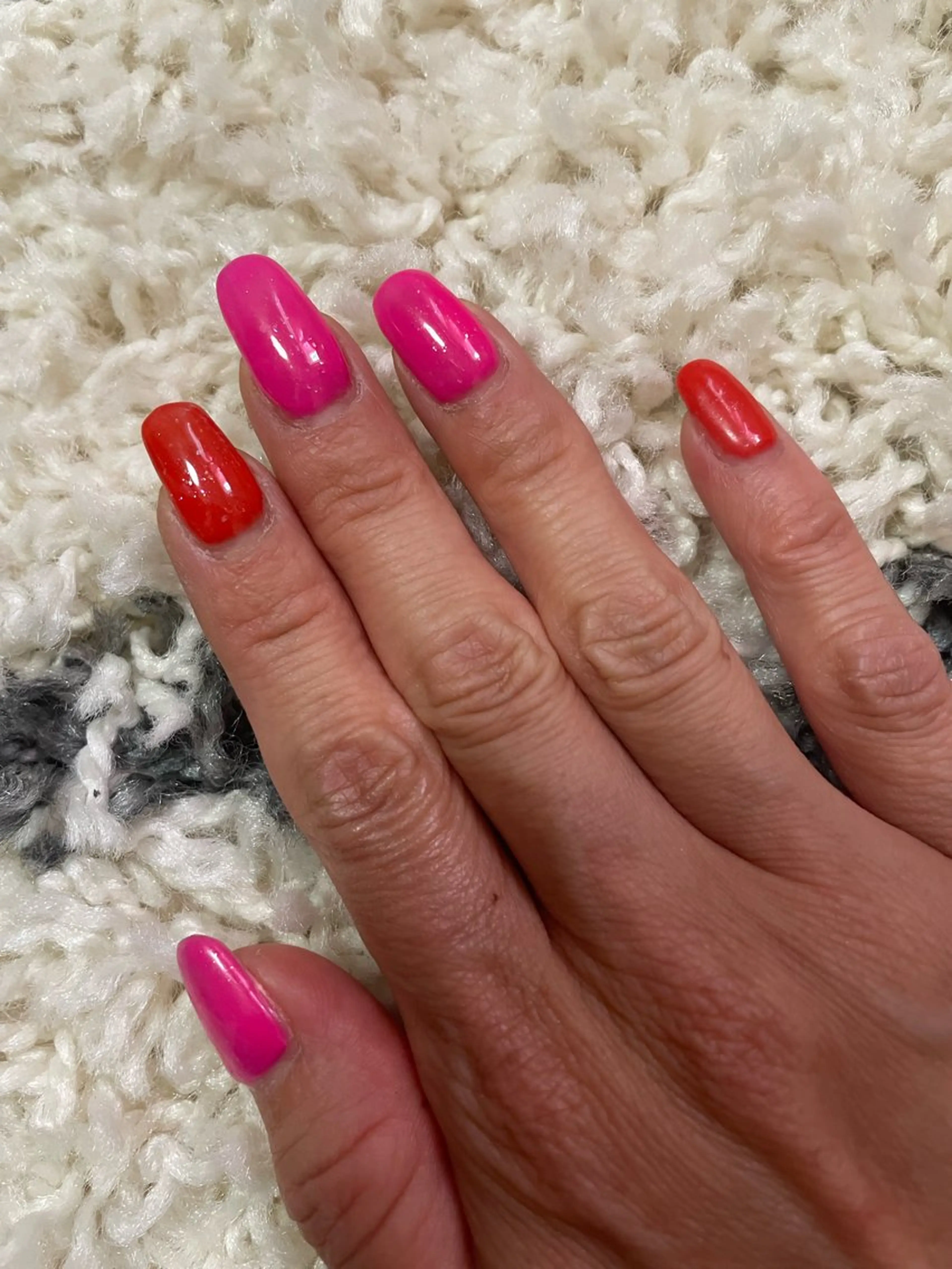 ネイル ワンカラーネイル ピンク 赤色 ネイルtoまつげ sariiのマツエク・マツパデザイン