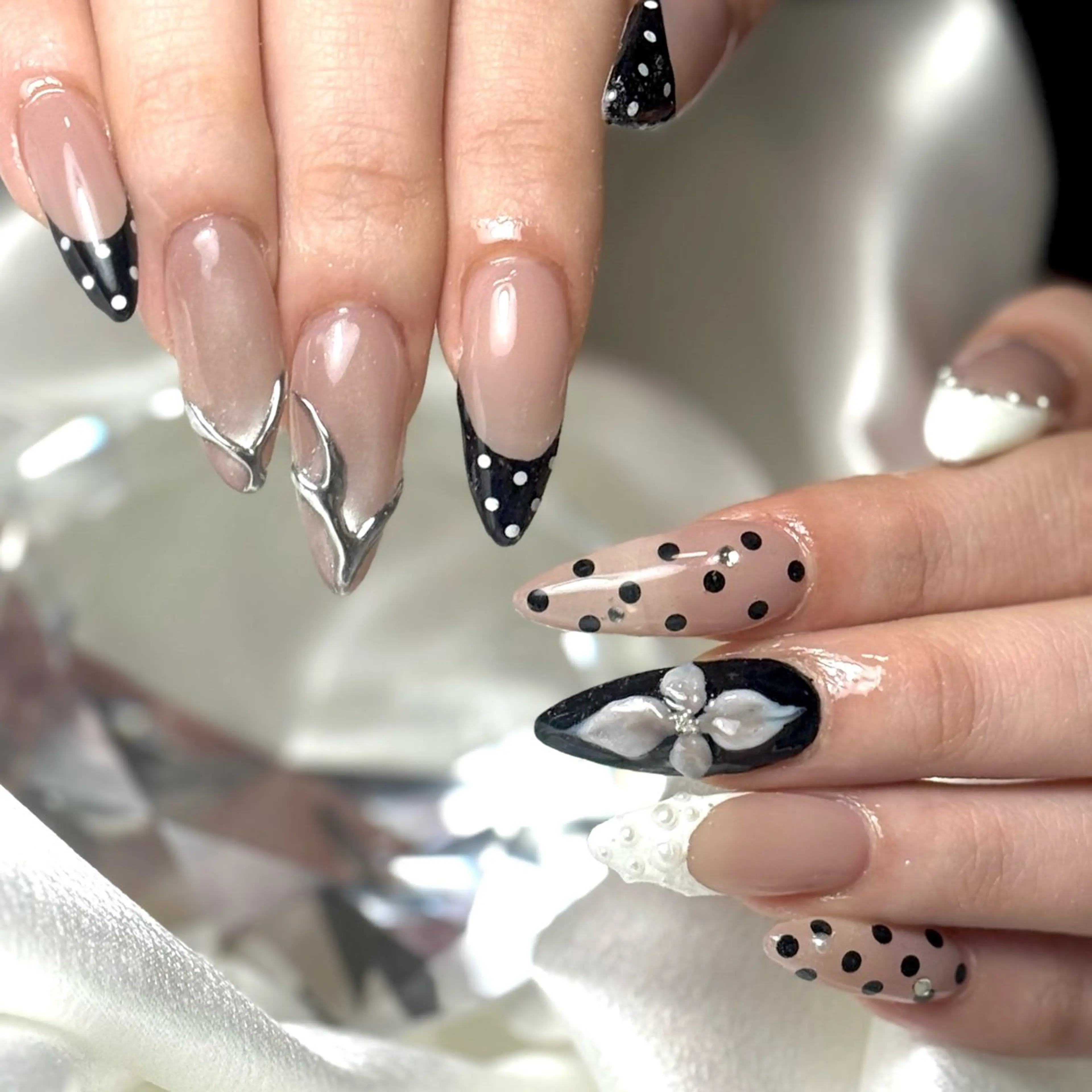 ネイル ハンドネイル ルシイ🎀新宿長さ 出しパーツ専門店のネイルデザイン