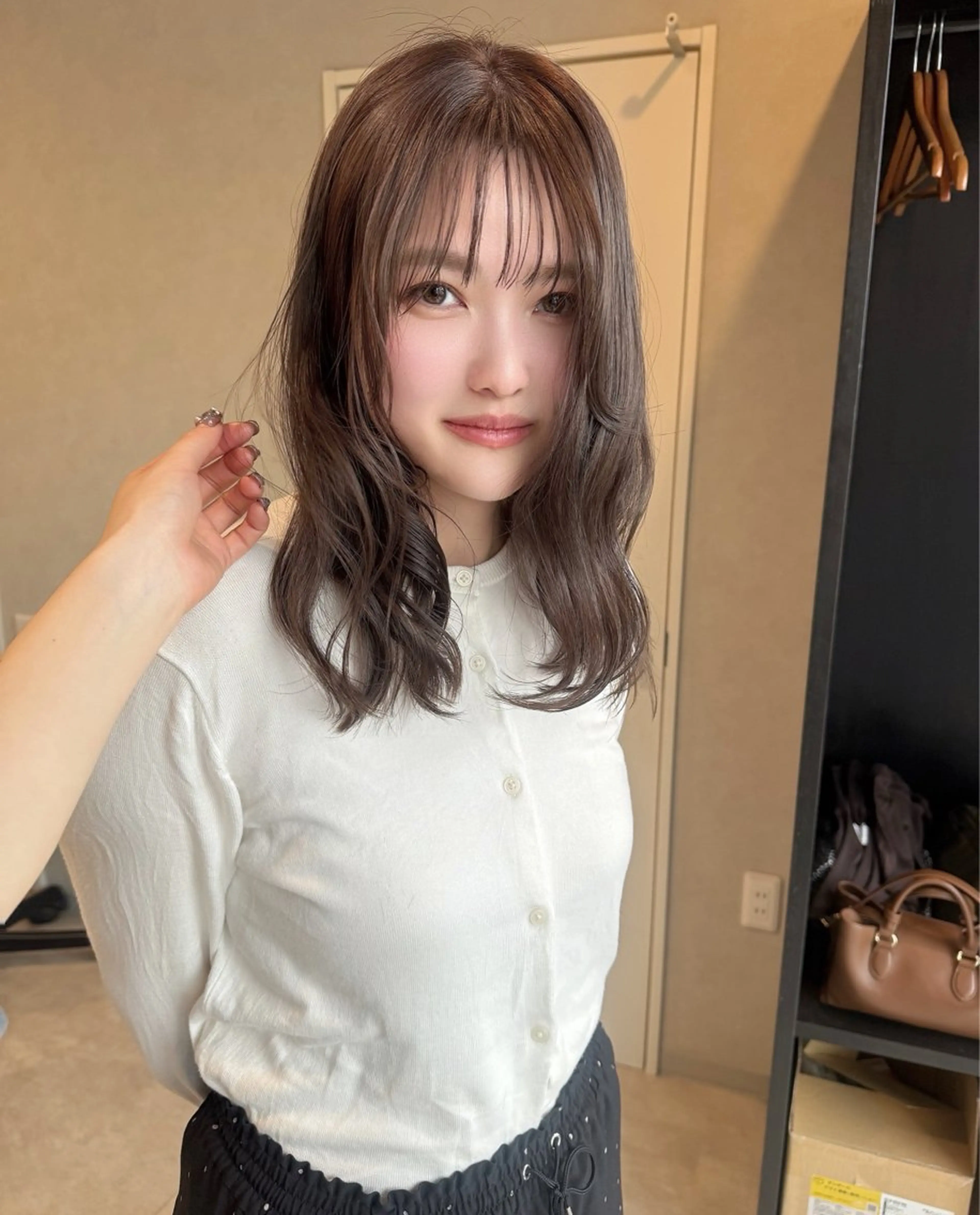 ミディアム カラー グレージュ カット ヘアカラー 透明カラー/レイヤー misaki °＊のヘアスタイル