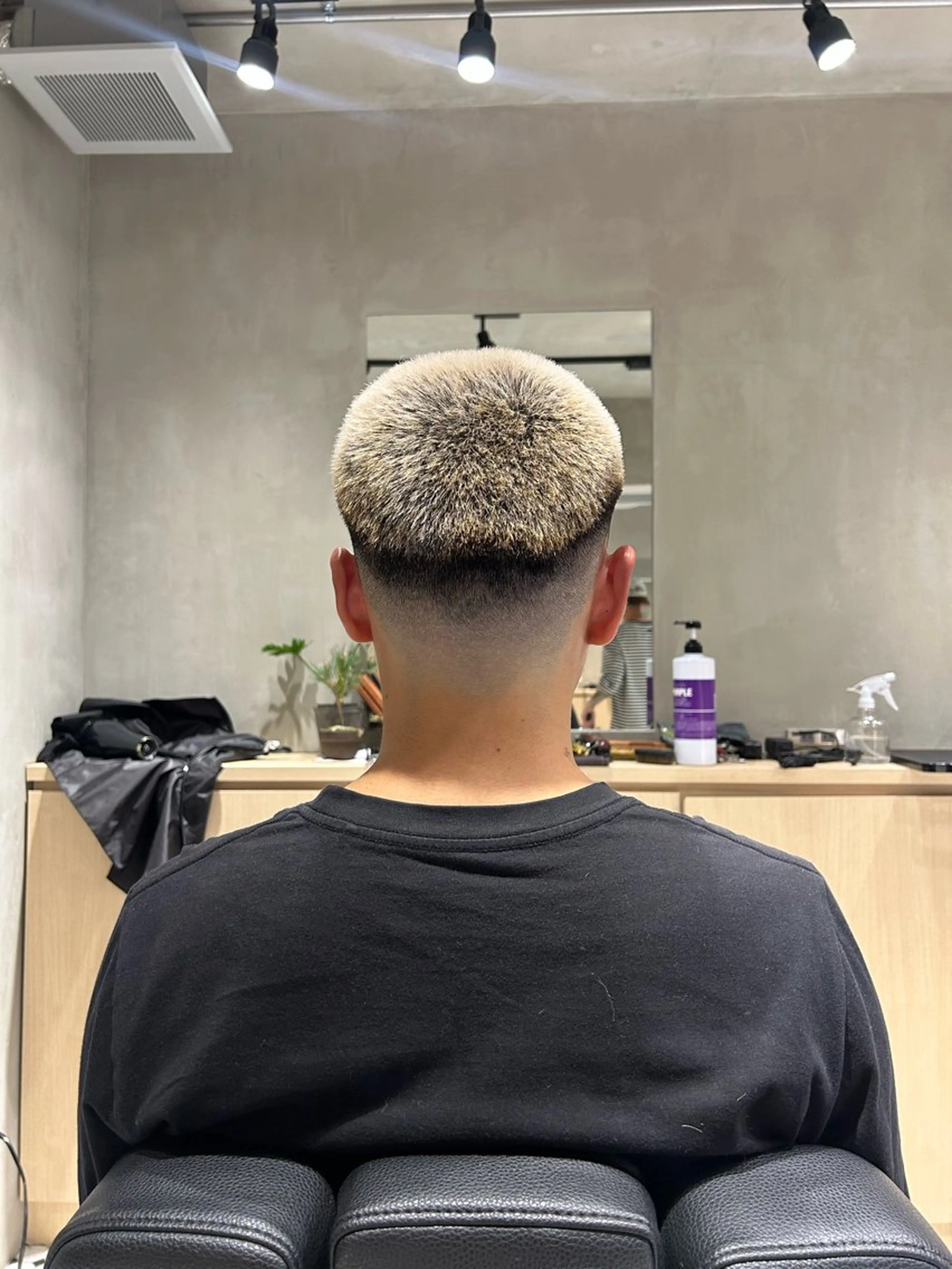 ショート メンズ フェードカット メンズハイトーン カット 【明大前フェード/ メンズパーマ/岳】のヘアスタイル