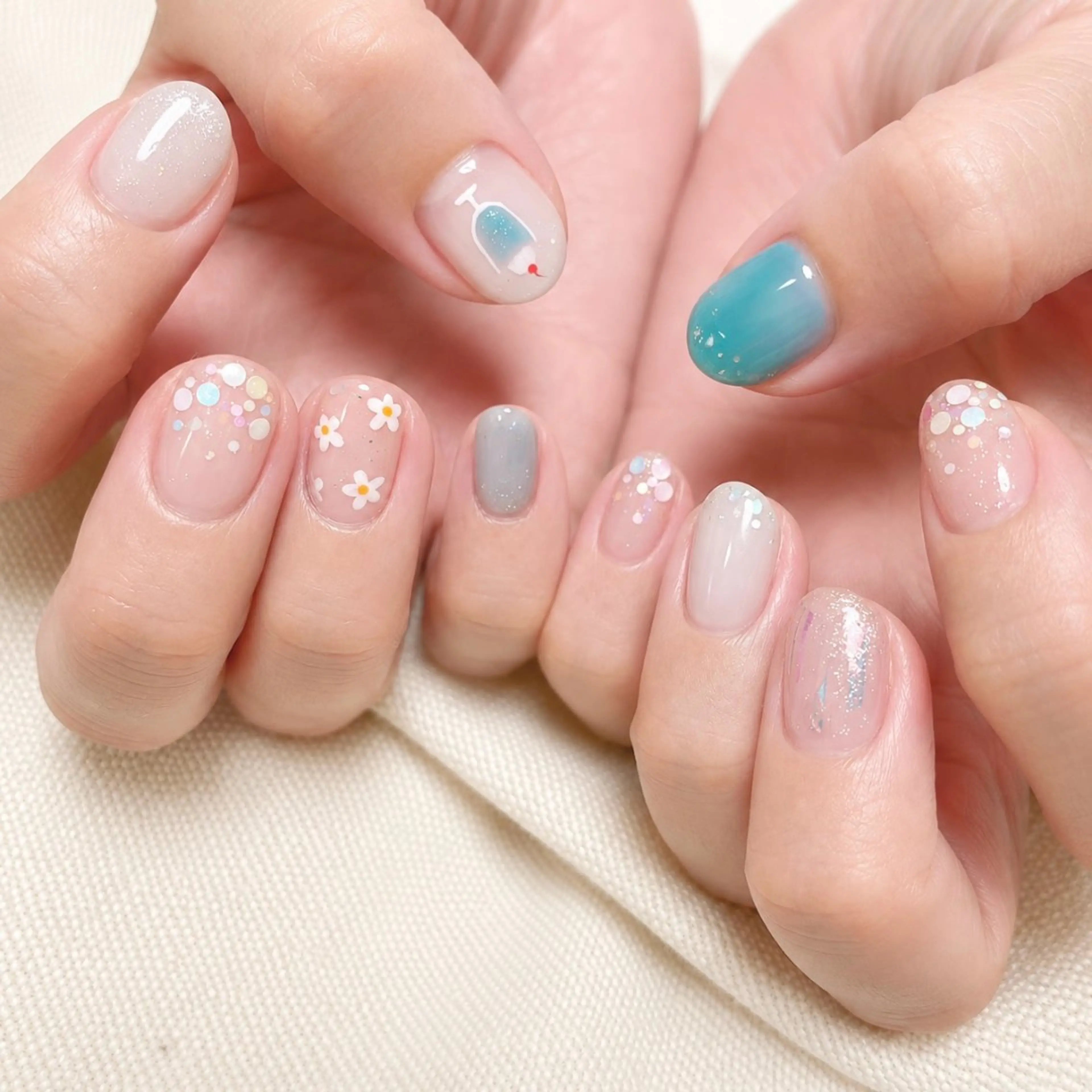 ネイル アートネイル ブルー ニュアンスネイル ショートネイル シンプルネイル ハンドネイル usagi nailのネイルデザイン