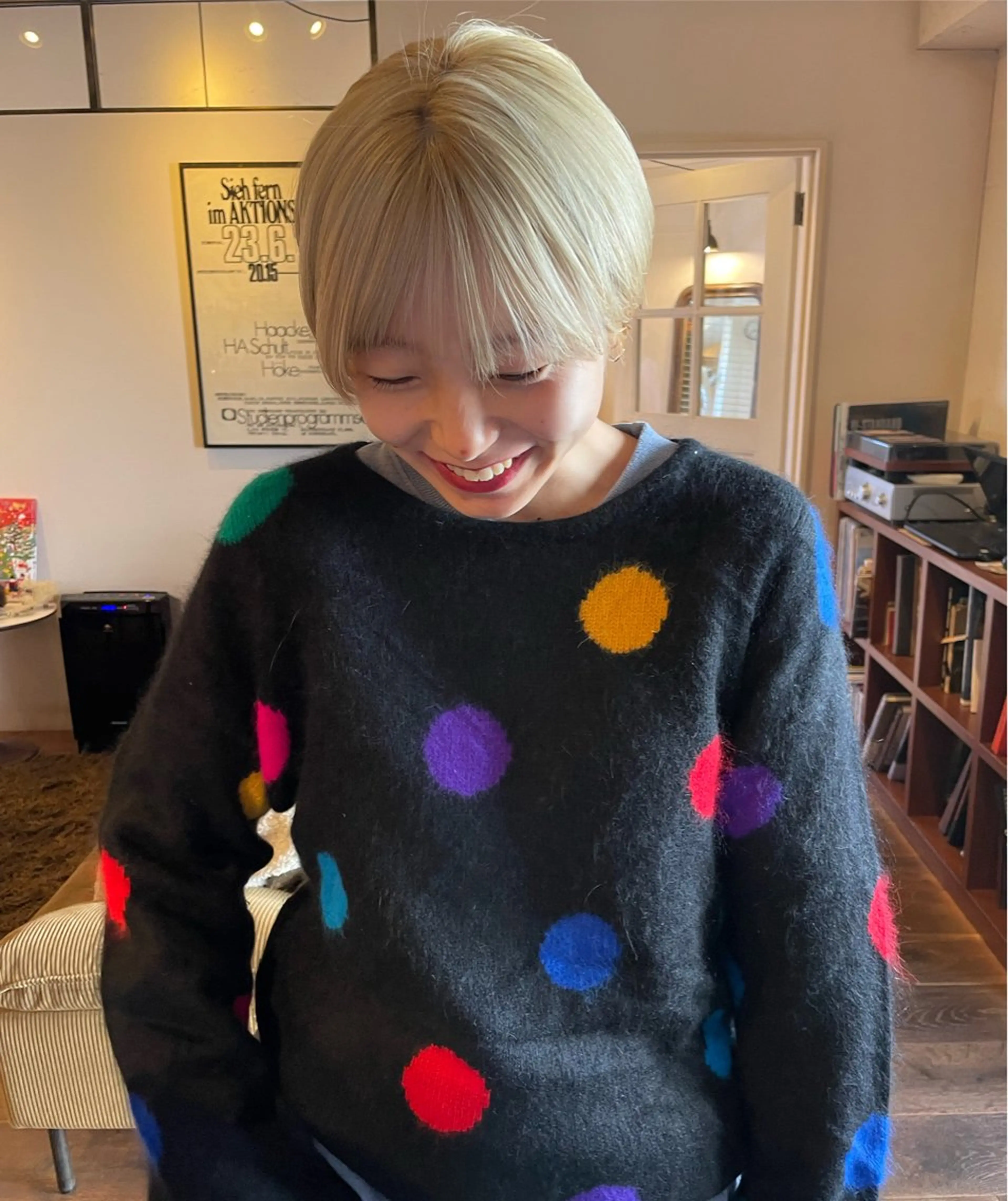 ショート カラー ブリーチ 抜きっぱなしブロンド ハイトーンカラー ファッションに 溶け込むstyleのヘアスタイル