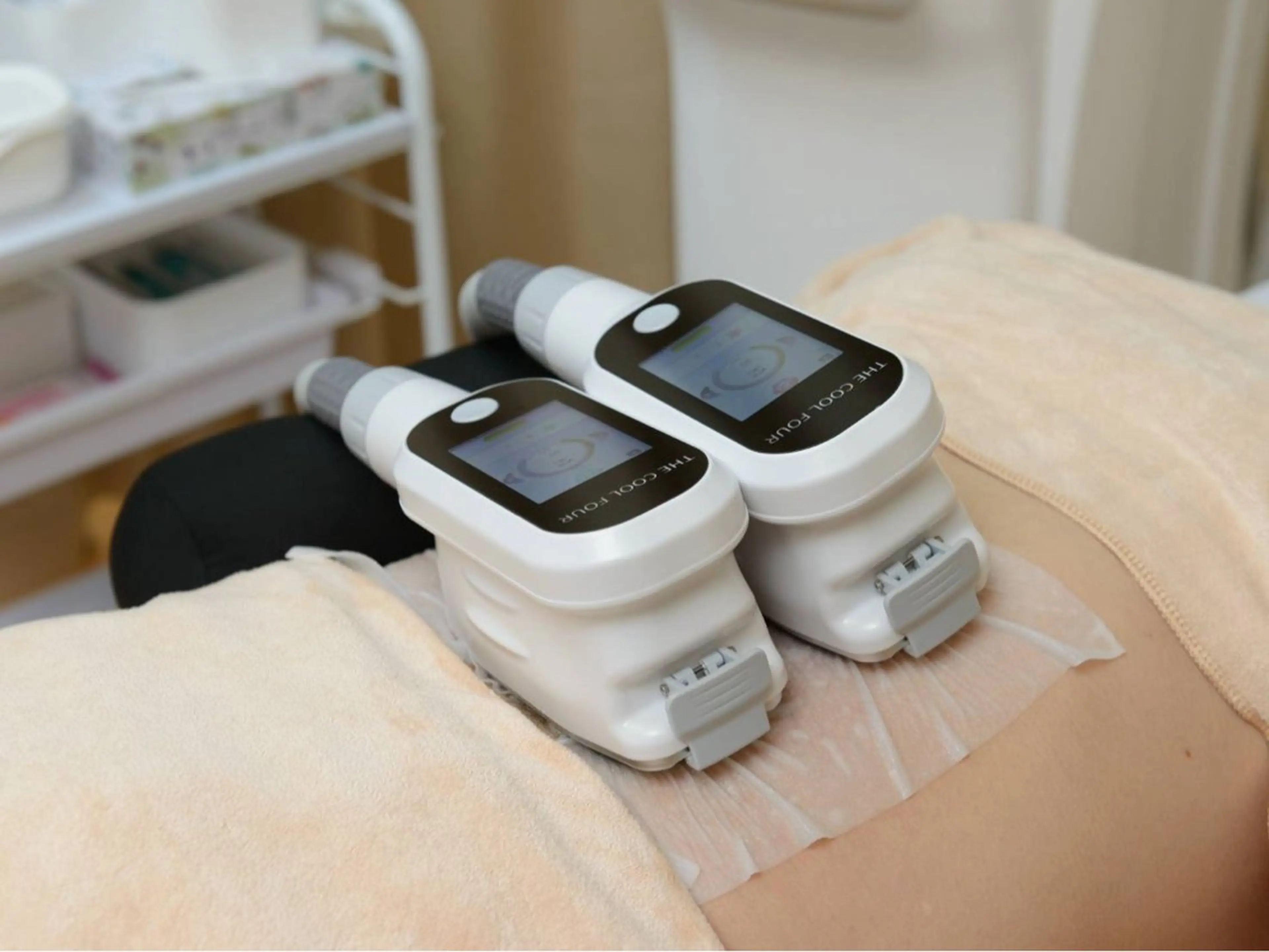 機会を使って気になる脂肪を冷やします!(4カップ)Body fat sculpting (4cups)お腹　背中　腕　脚の写真