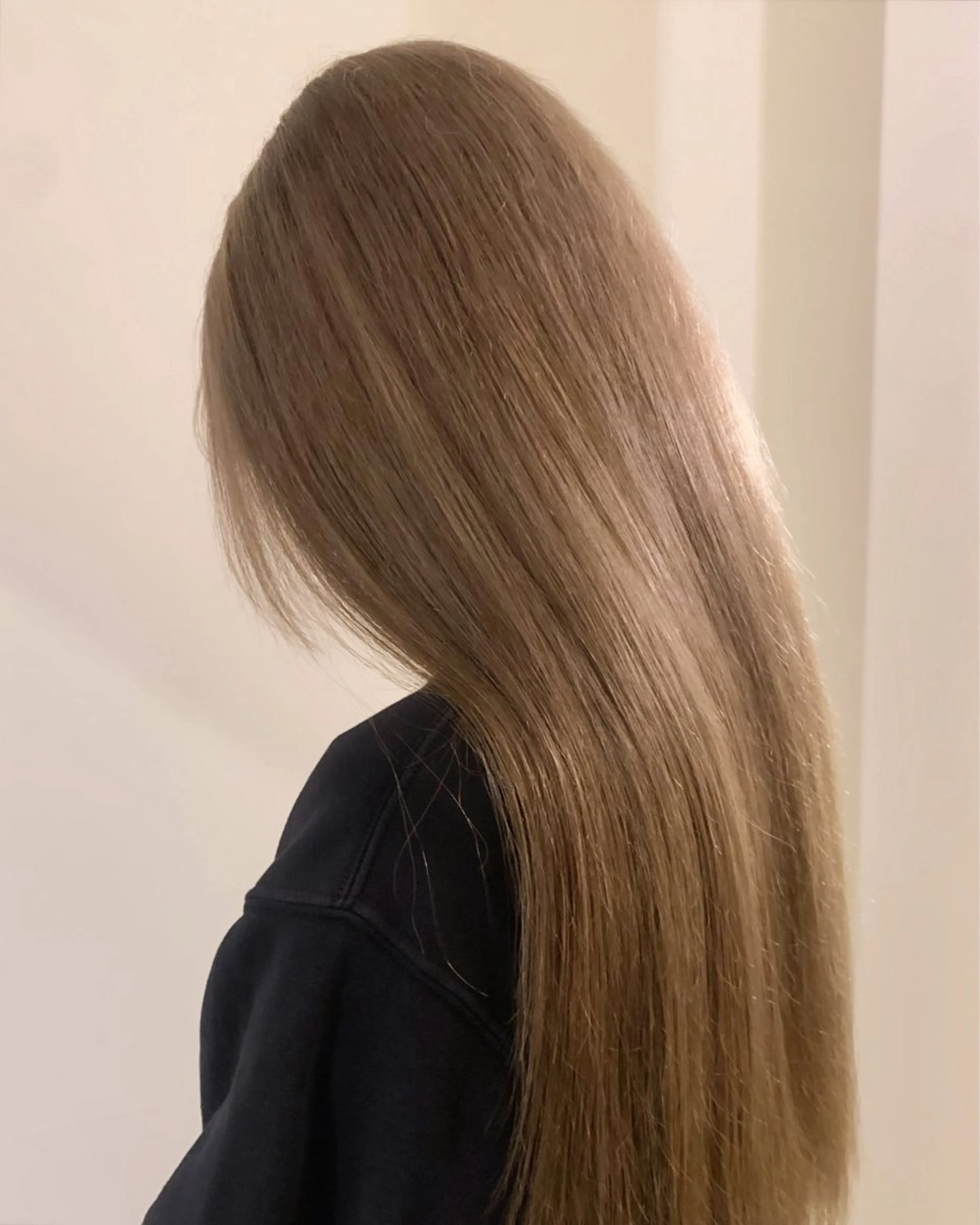 ロング カラー ベージュカラー ブリーチ ホワイトベージュ カット ヘアカラー 落合希 Olivebeigeのヘアスタイル