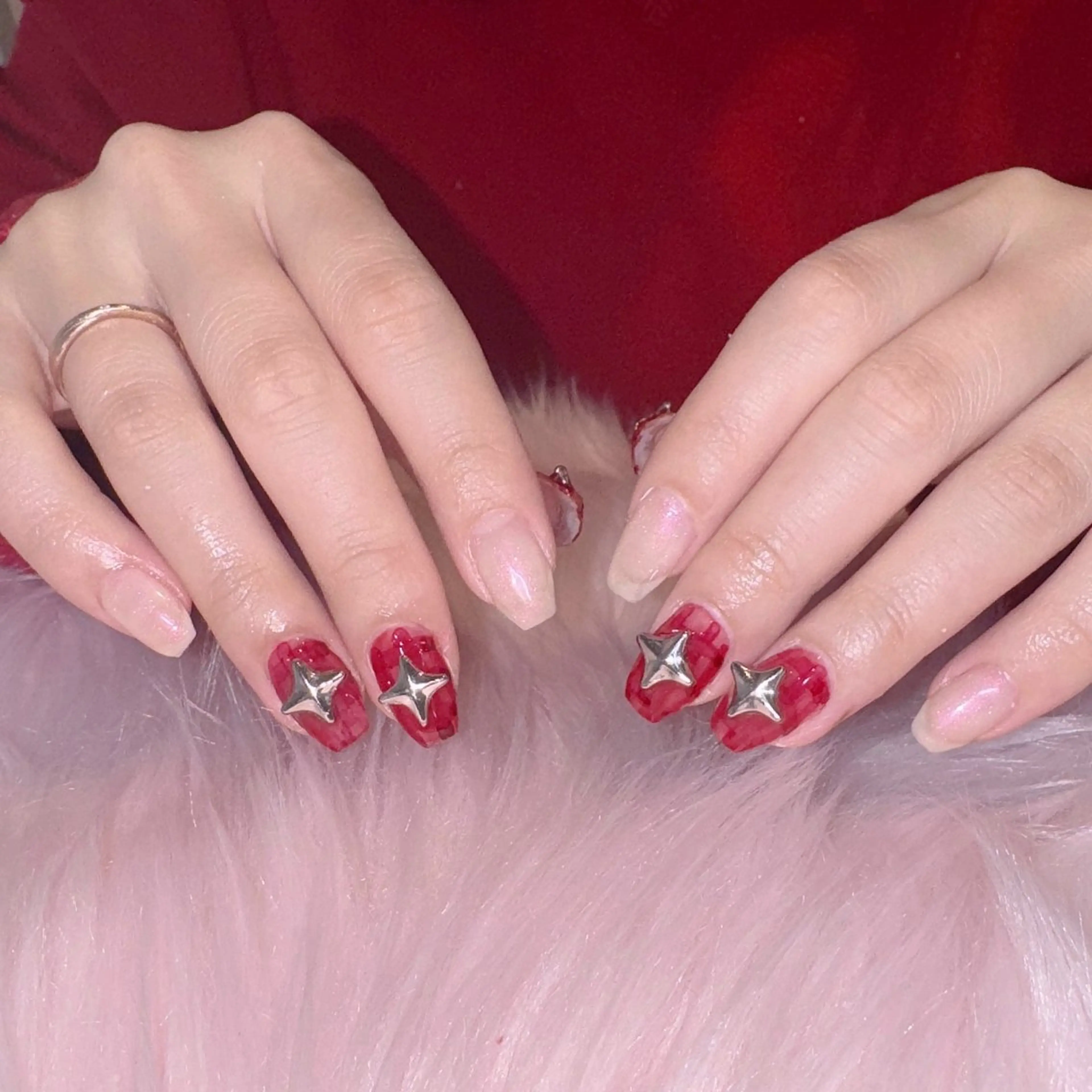 ネイル RIEKO🍒 ワンホン♡推しネイルのネイルデザイン