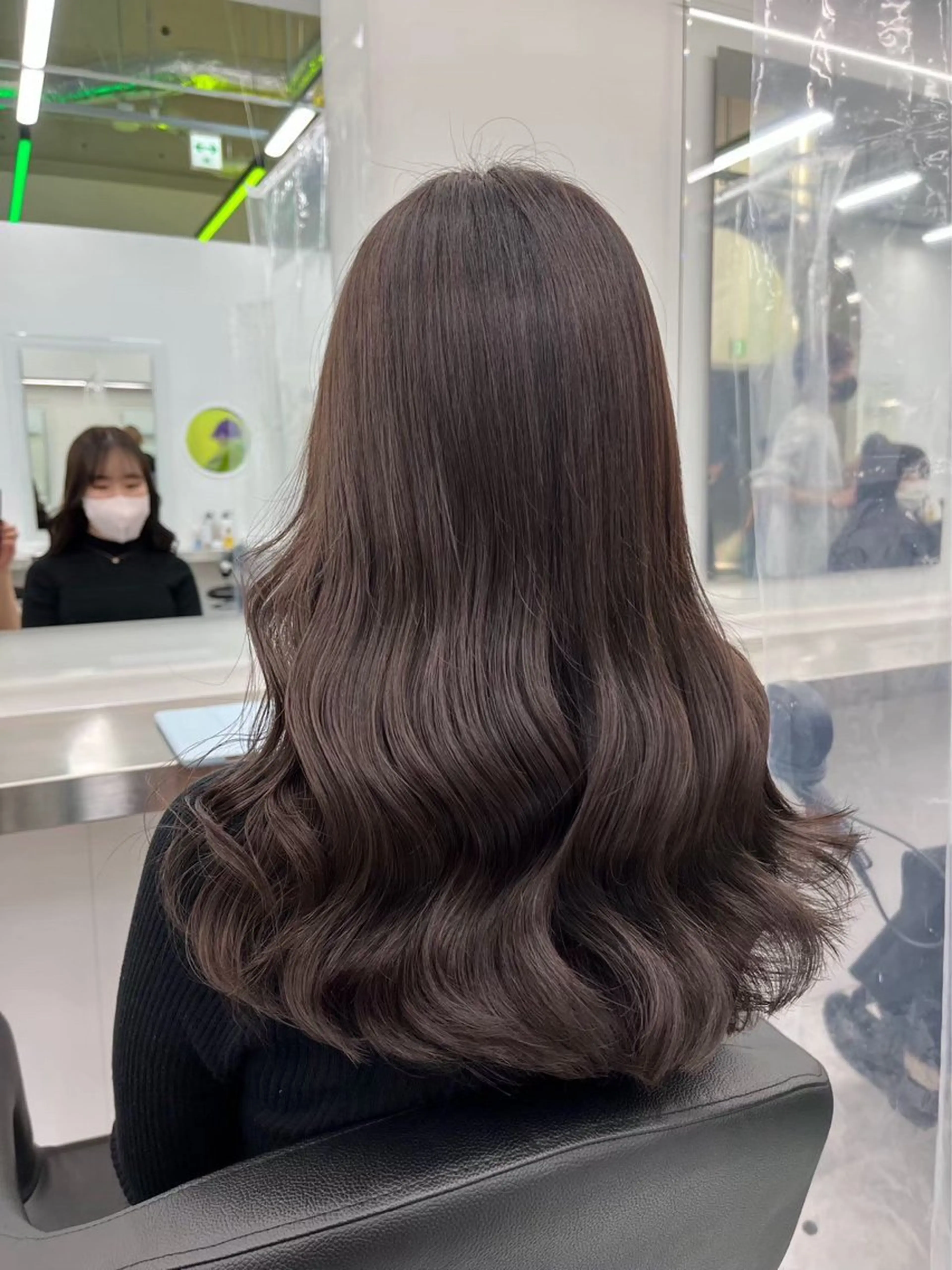 ロング レイヤーカット 透明感カラーカッチのヘアスタイル