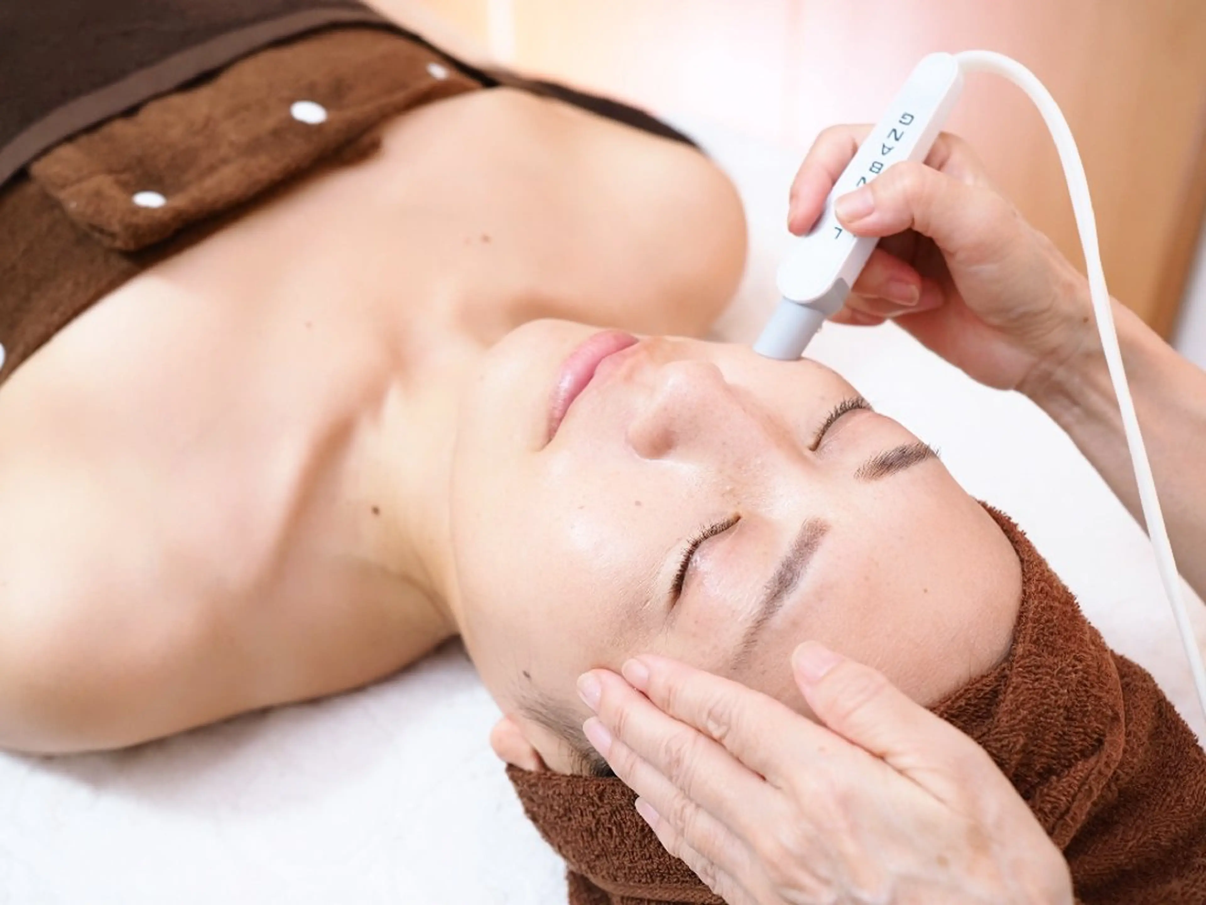 【毛穴の汚れ・皮脂詰まり・黒ずみ】水素水毛穴洗浄マシンフェイシャルエステ30分の写真