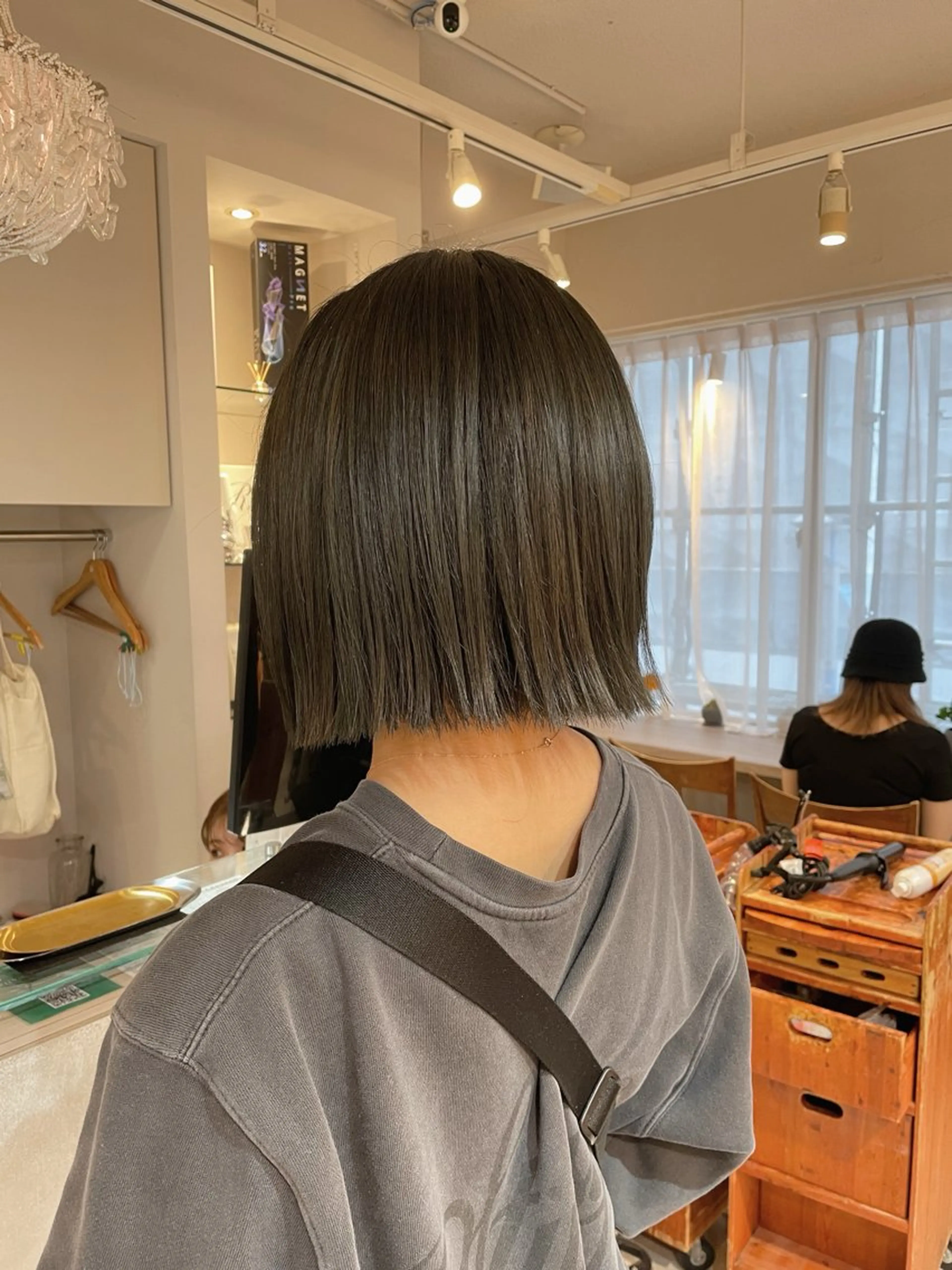 ミディアム カラー 切りっぱなしボブ アッシュ アッシュブラック 黒髪 透明感カラー カット ヘアカラー トリートメント 切りっぱなしボブ ソノキユウカのヘアスタイル