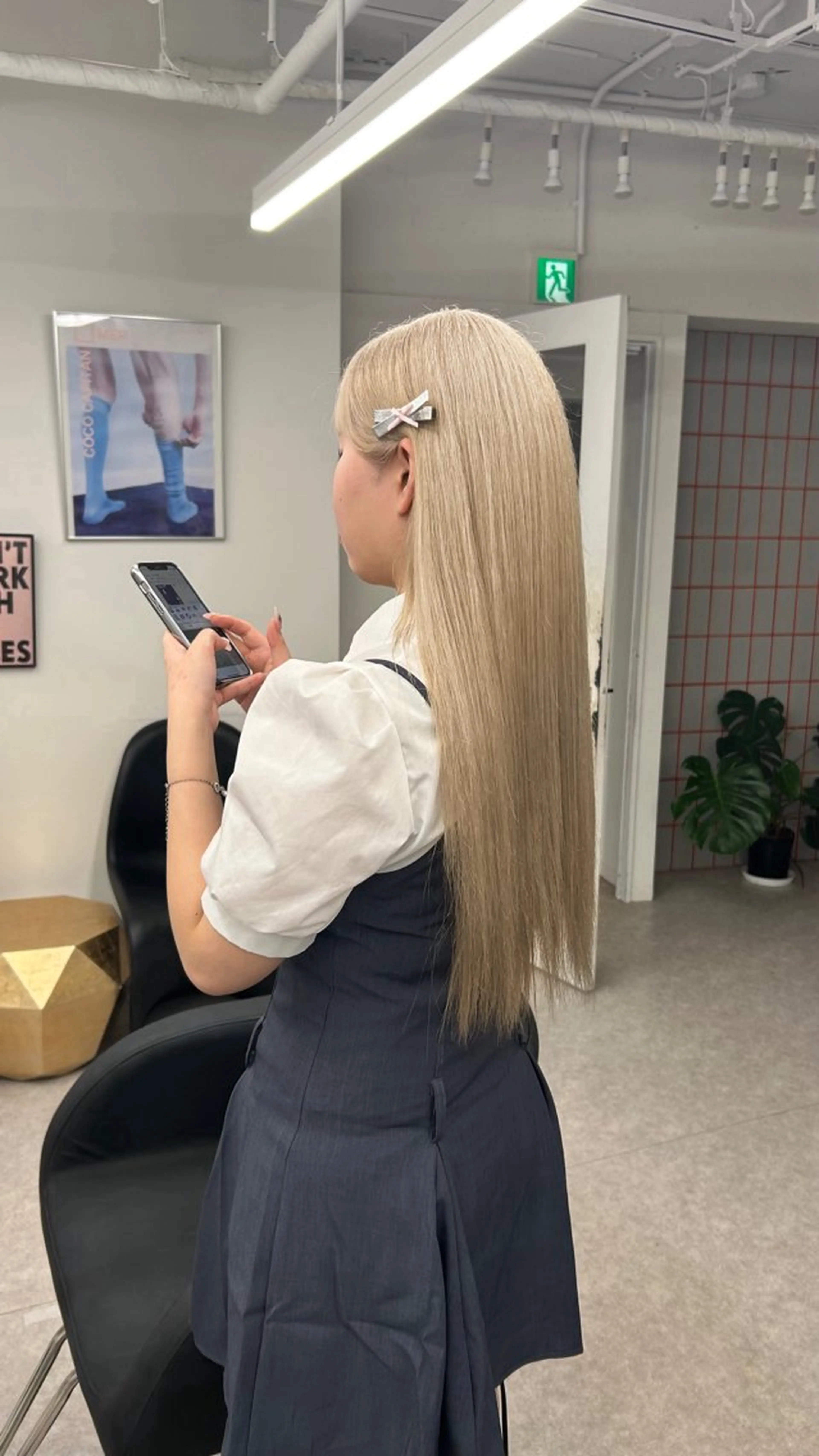 ロング カラー アッシュ ベージュカラー ブリーチ ブロンド ブロンドベージュ 💍透明感 💖艶ミルクティーのヘアスタイル