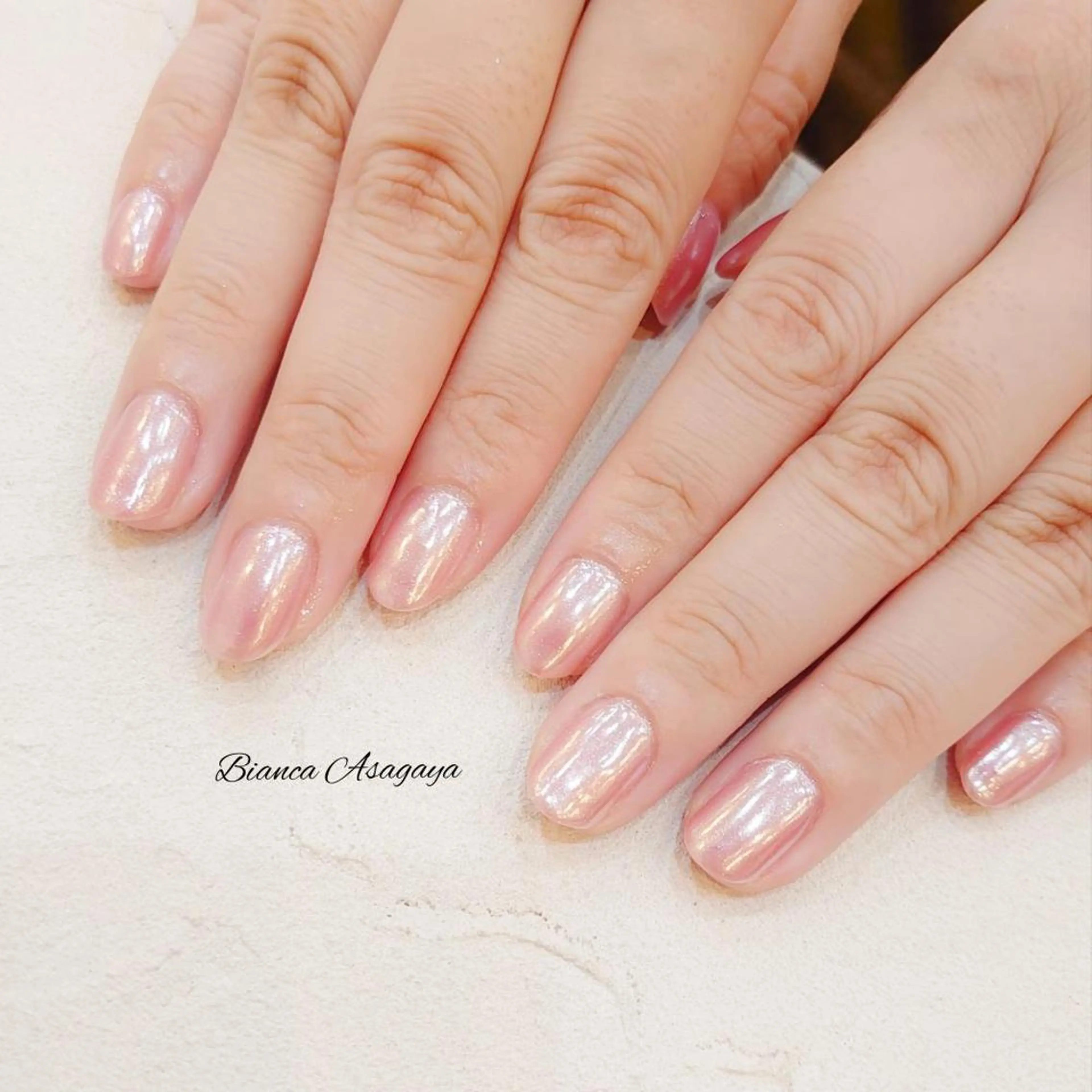 ネイル オーロラネイル ミラーネイル ワンカラーネイル ピンク シンプルネイル Bianca TANAKAのネイルデザイン