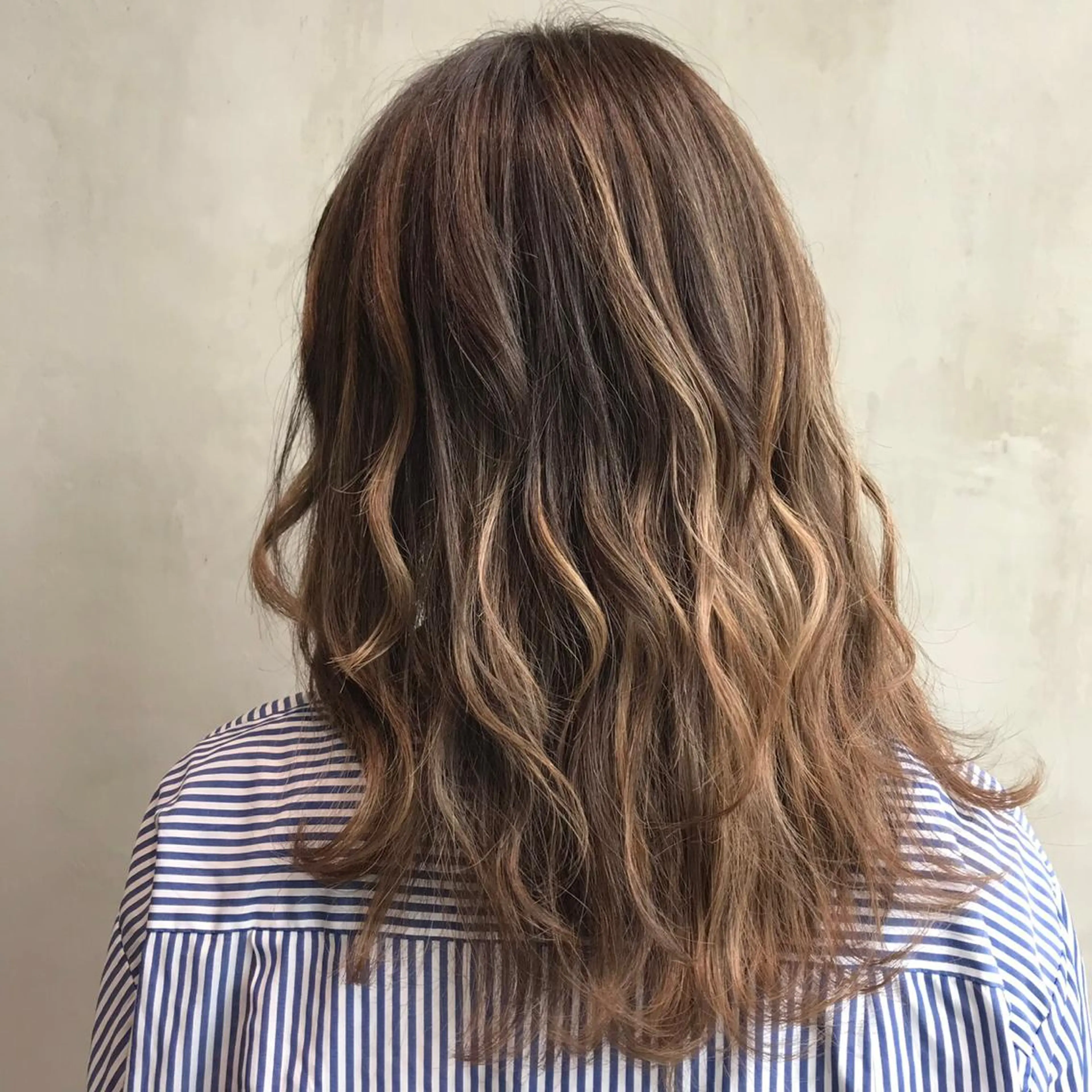 セミロング ハイライト yui .のヘアスタイル