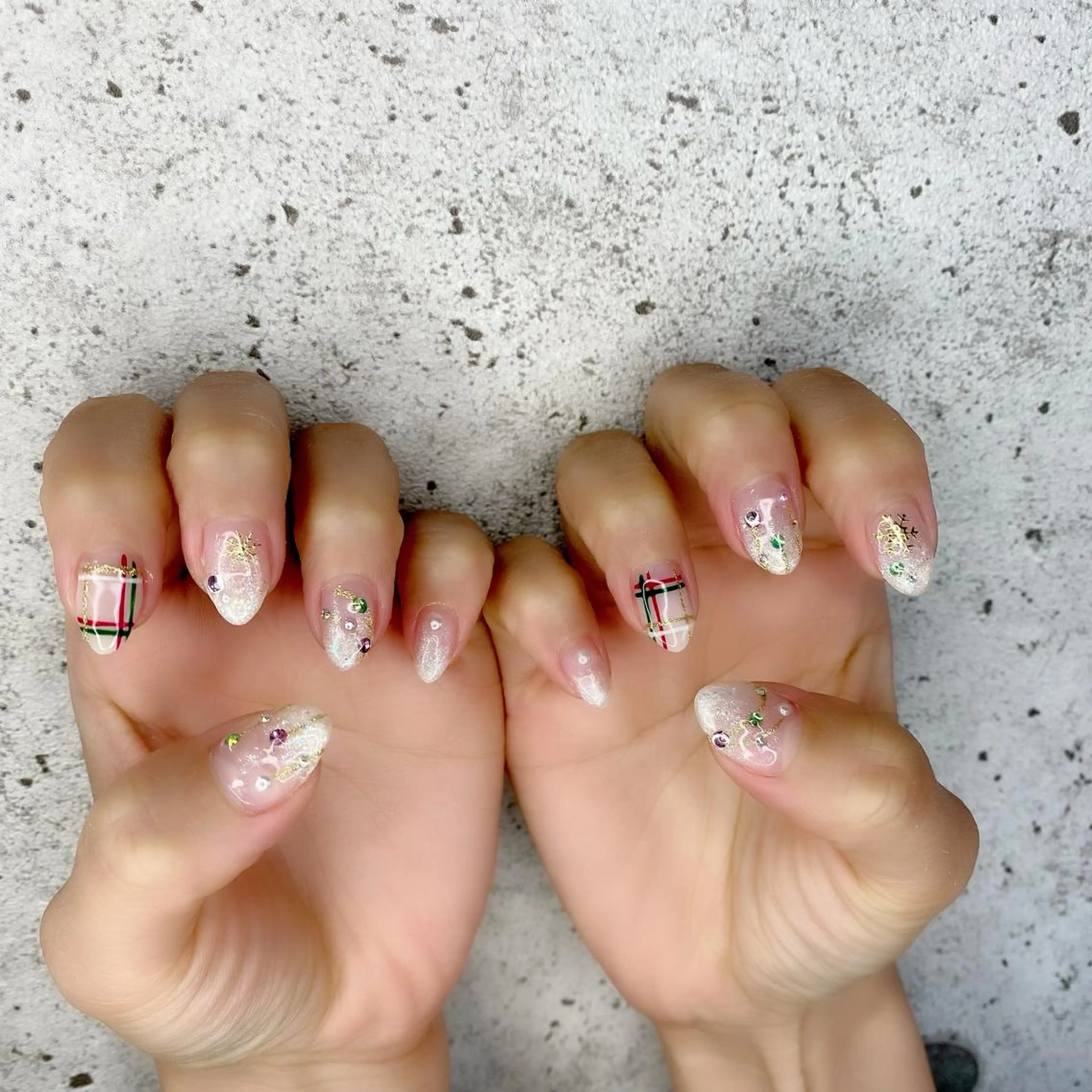 ミディアム カラー パーマ ヘアアレンジ メンズ キッズ ネイル マツエク・マツパ クリスマス ホワイト 冬ネイル クリスマス ハンドネイル Salon Ｋのネイルデザイン