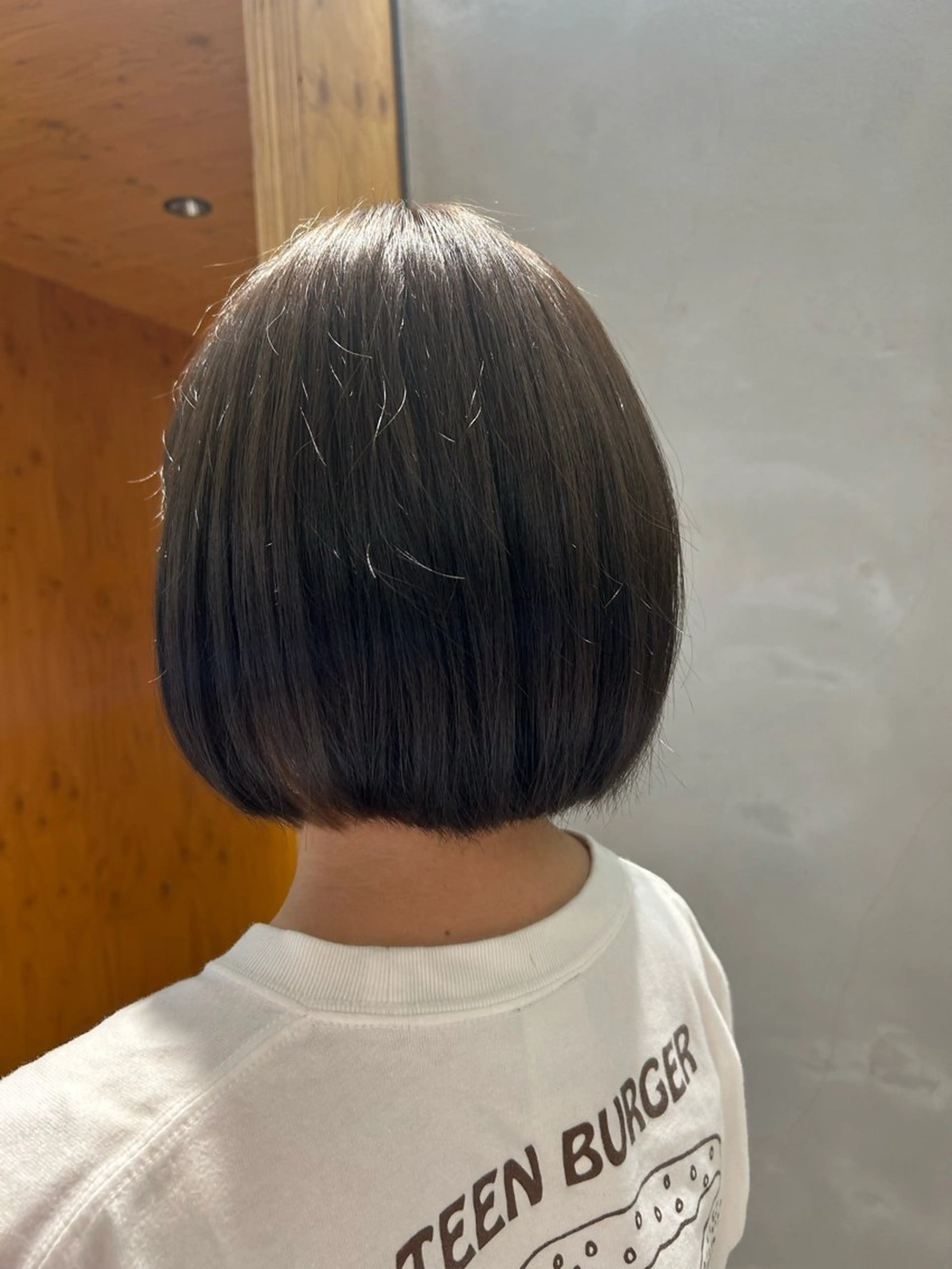 ミディアム カラー アッシュ ボブ 玉田 千智のヘアスタイル