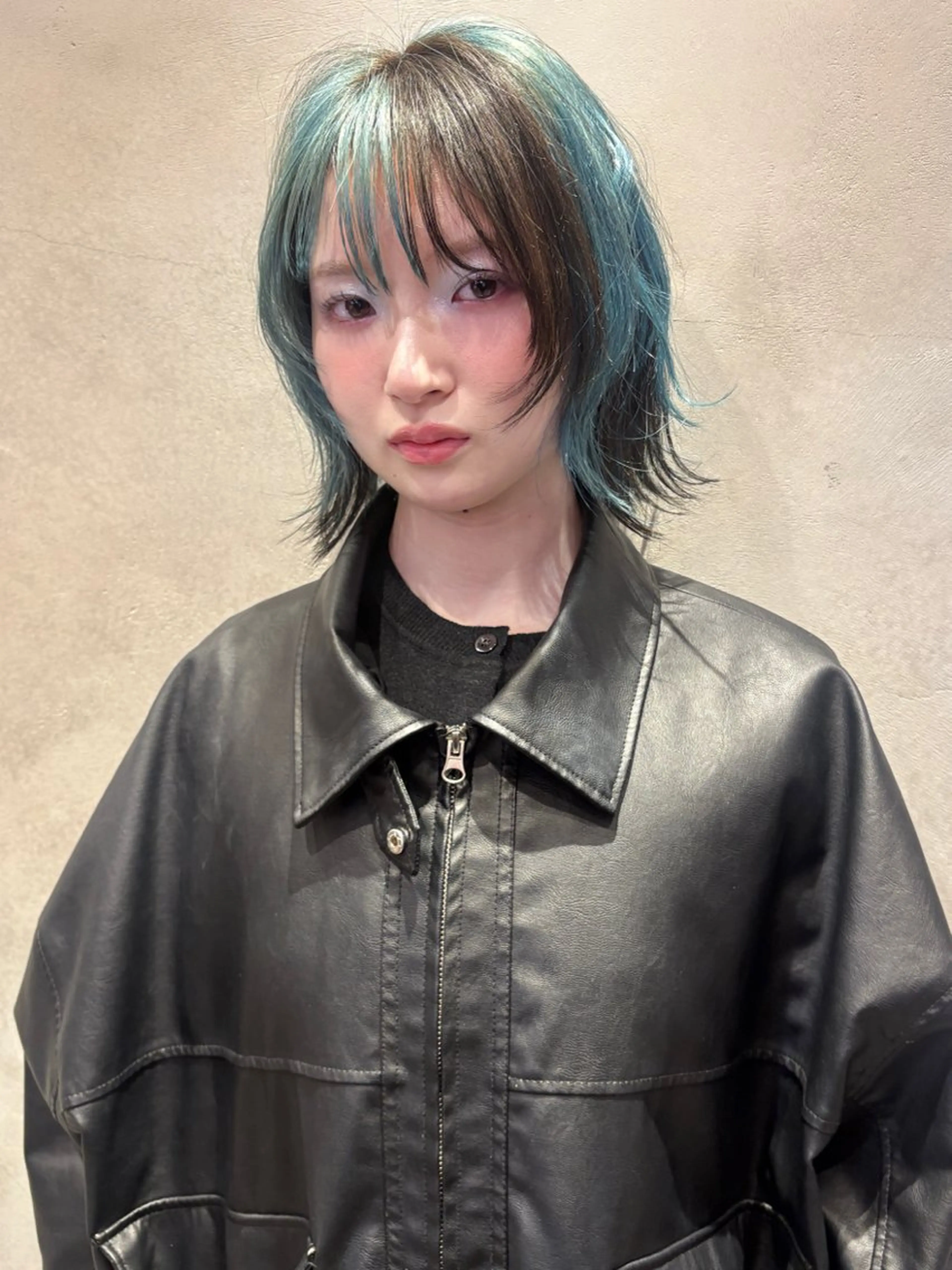 ミディアム 顔周りカット レイヤーカット 西田 朋華のヘアスタイル