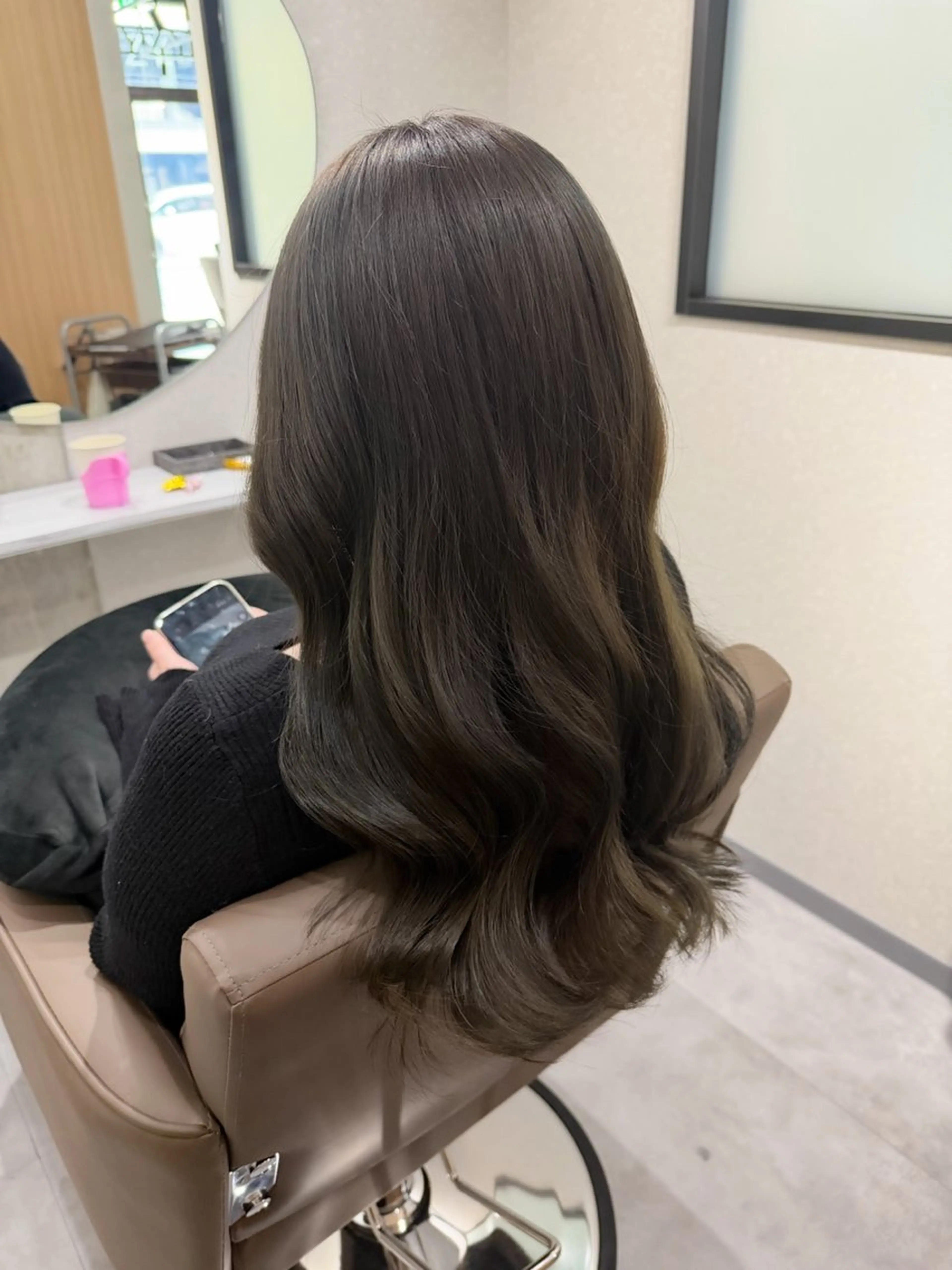 ロング カット ヘアカラー トリートメント 黒木日那/髪質改善/ グレージュ/レイヤーのヘアスタイル