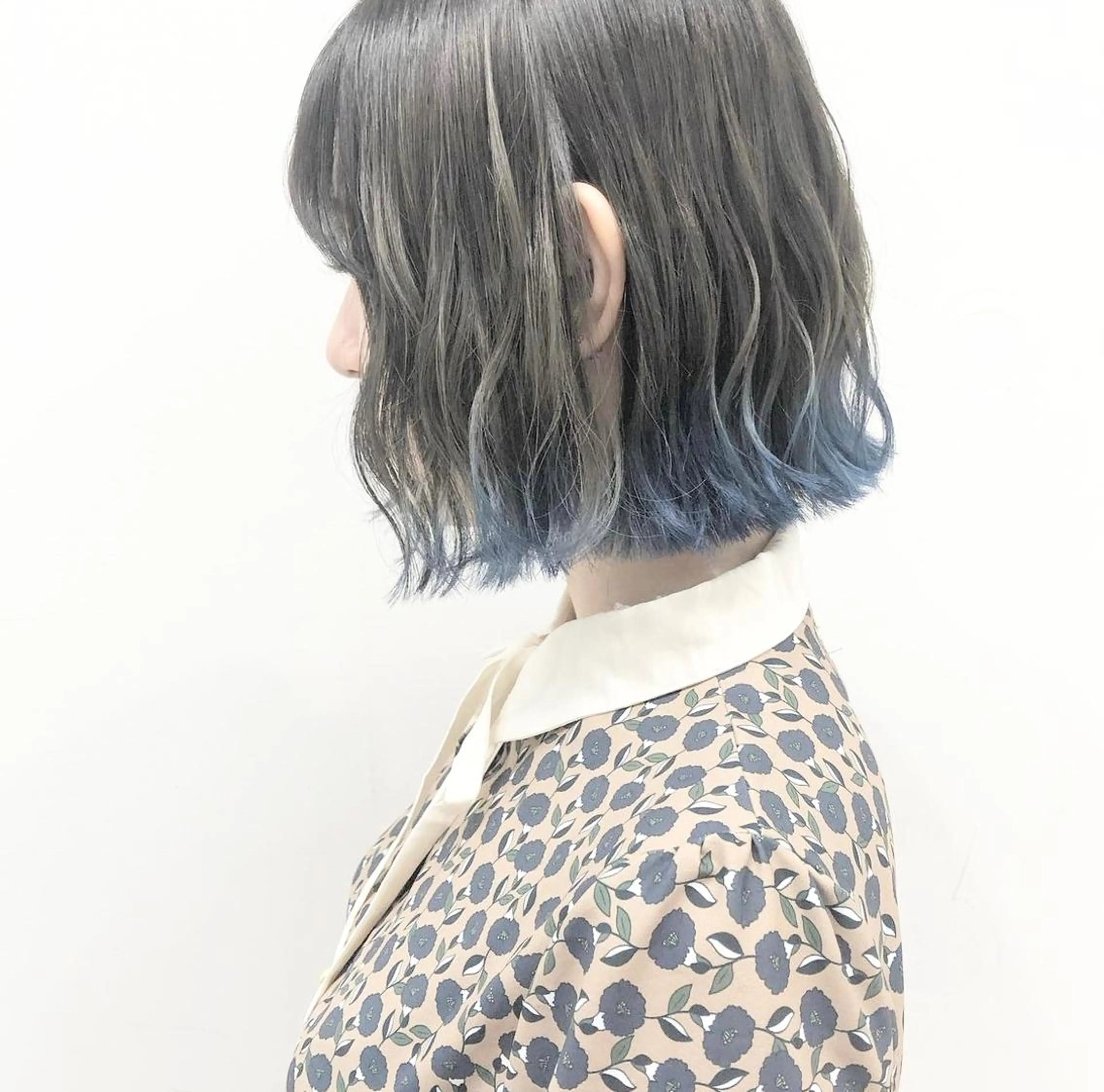 カラー ブルーカラー ケアブリーチ 黒瀬有汰のヘアスタイル