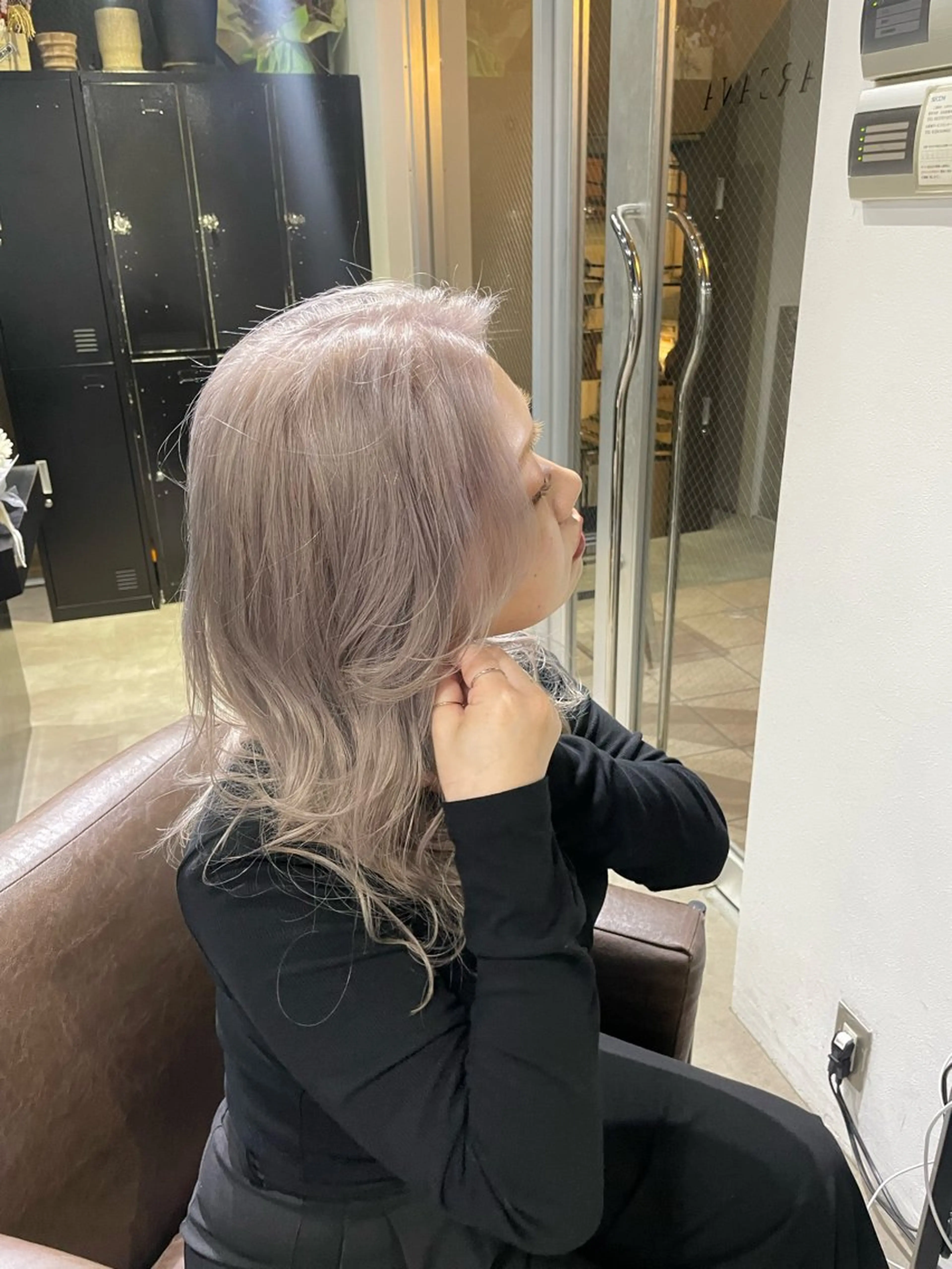 カラー ブリーチ グレージュ ヘアカラー トリートメント ミルクティーベージュ ブリーチ🖤サヤカのヘアスタイル