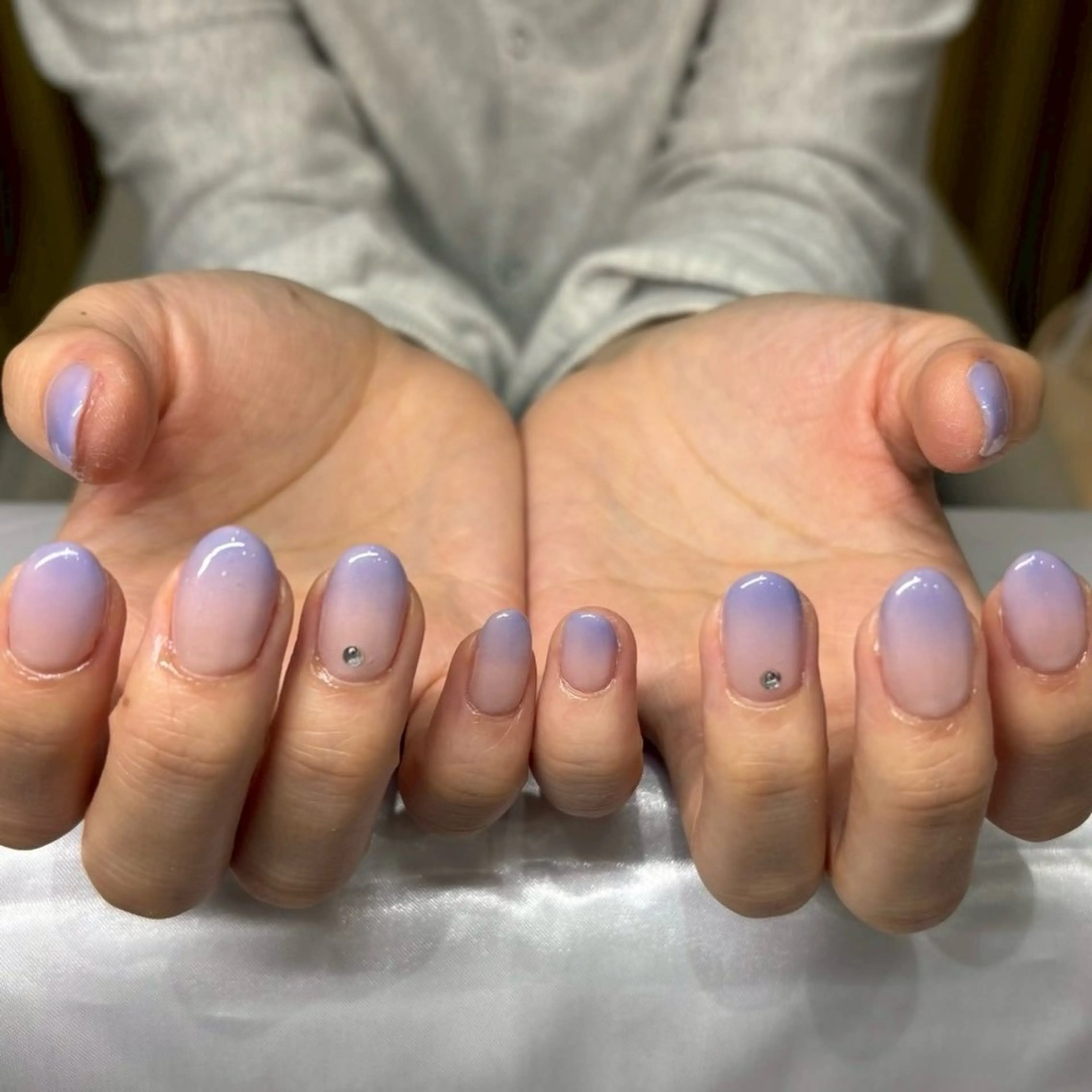 ネイル アートネイル グラデーション ストーンネイル 佐藤 咲のネイルデザイン