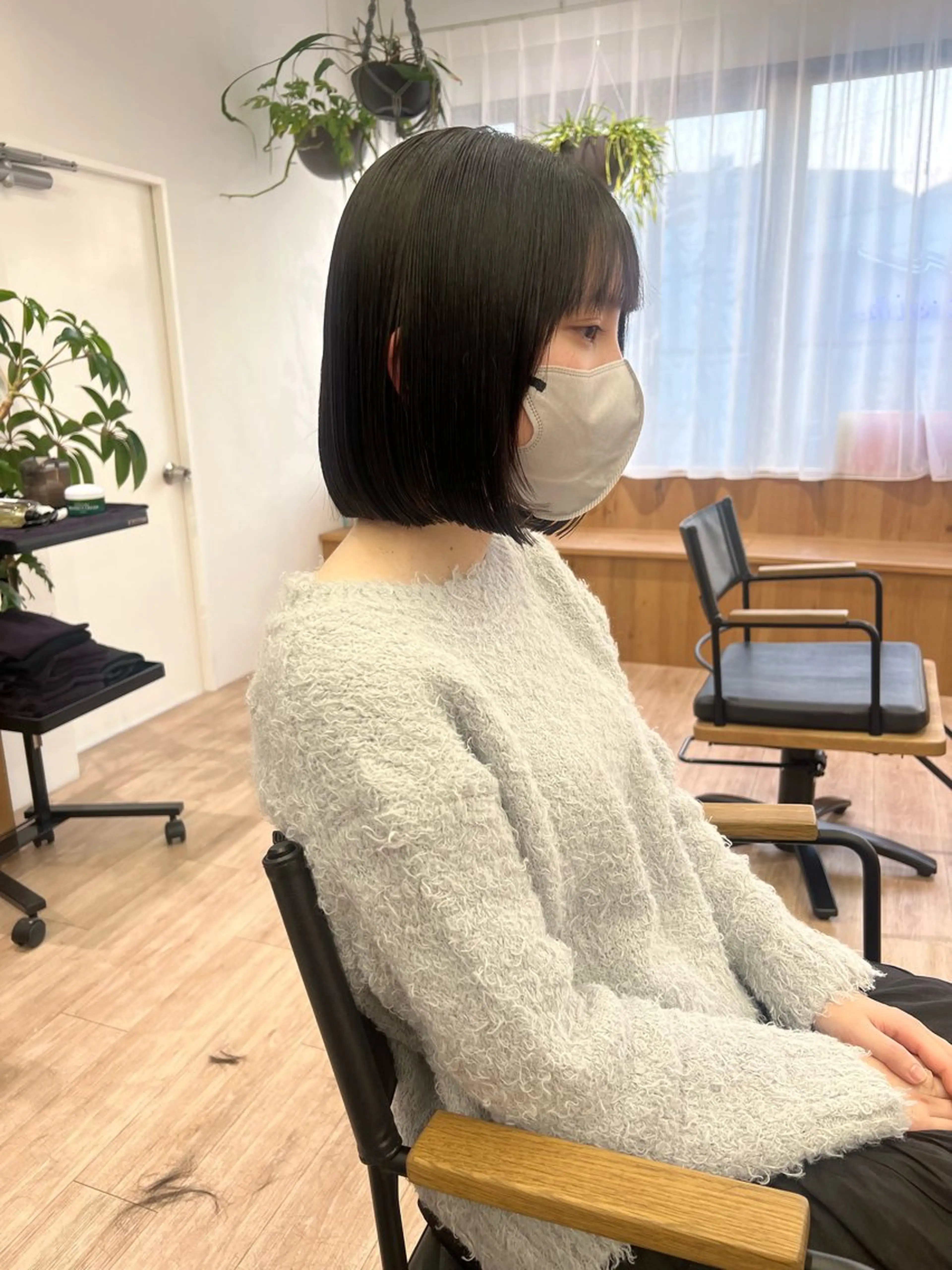 ショート カット 艶ベージュ/オリーブ カラー🫒airiのヘアスタイル