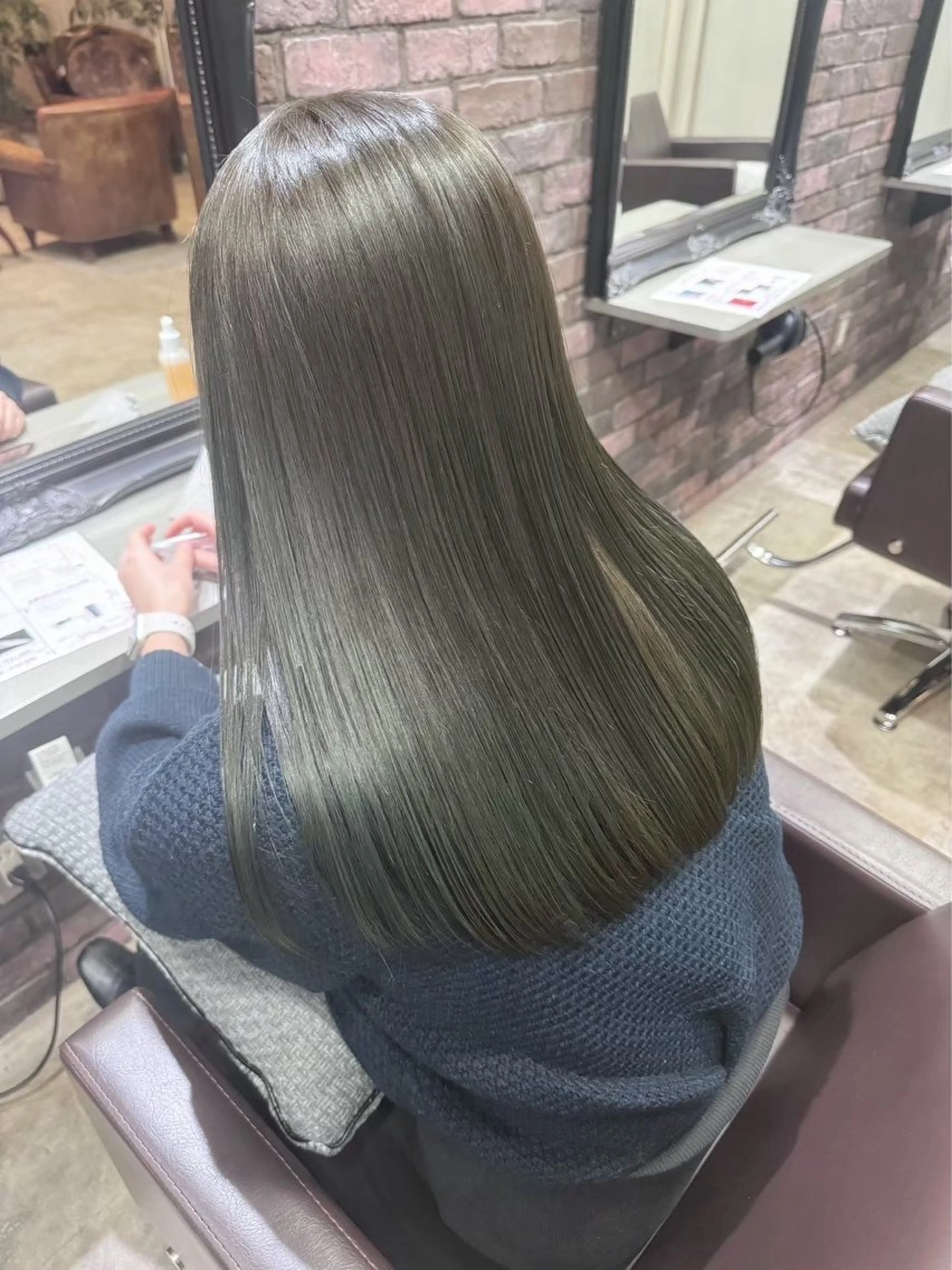 ロング カラー グレージュ オリーブグレージュ オリーブグレー カット ヘアカラー 🌱髪質改善×艶髪 🌱【天神美容室】のヘアスタイル