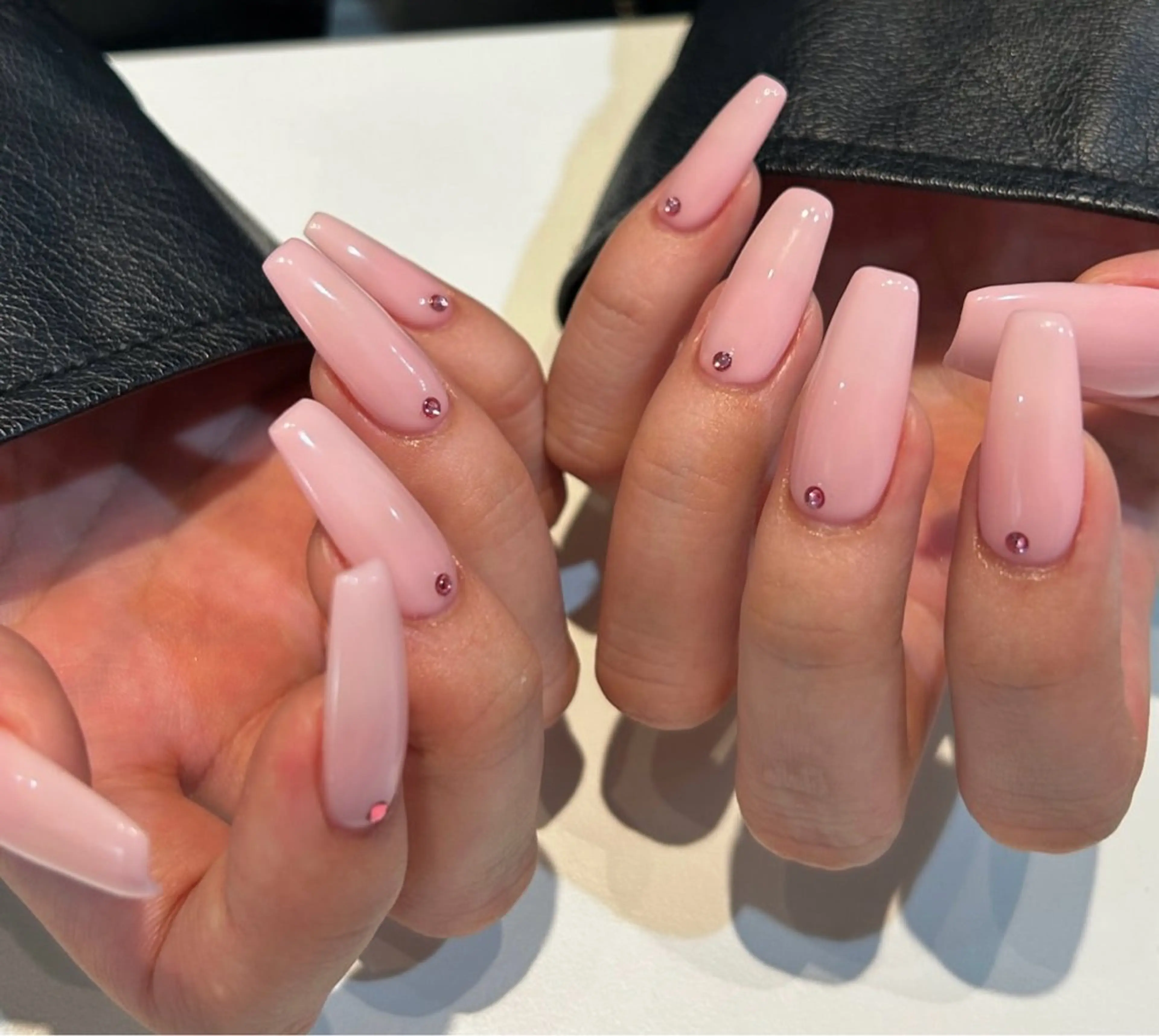 ネイル グラデーション キラキラネイル ワンカラーネイル 冬ネイル Jenn Nail Salonのネイルデザイン