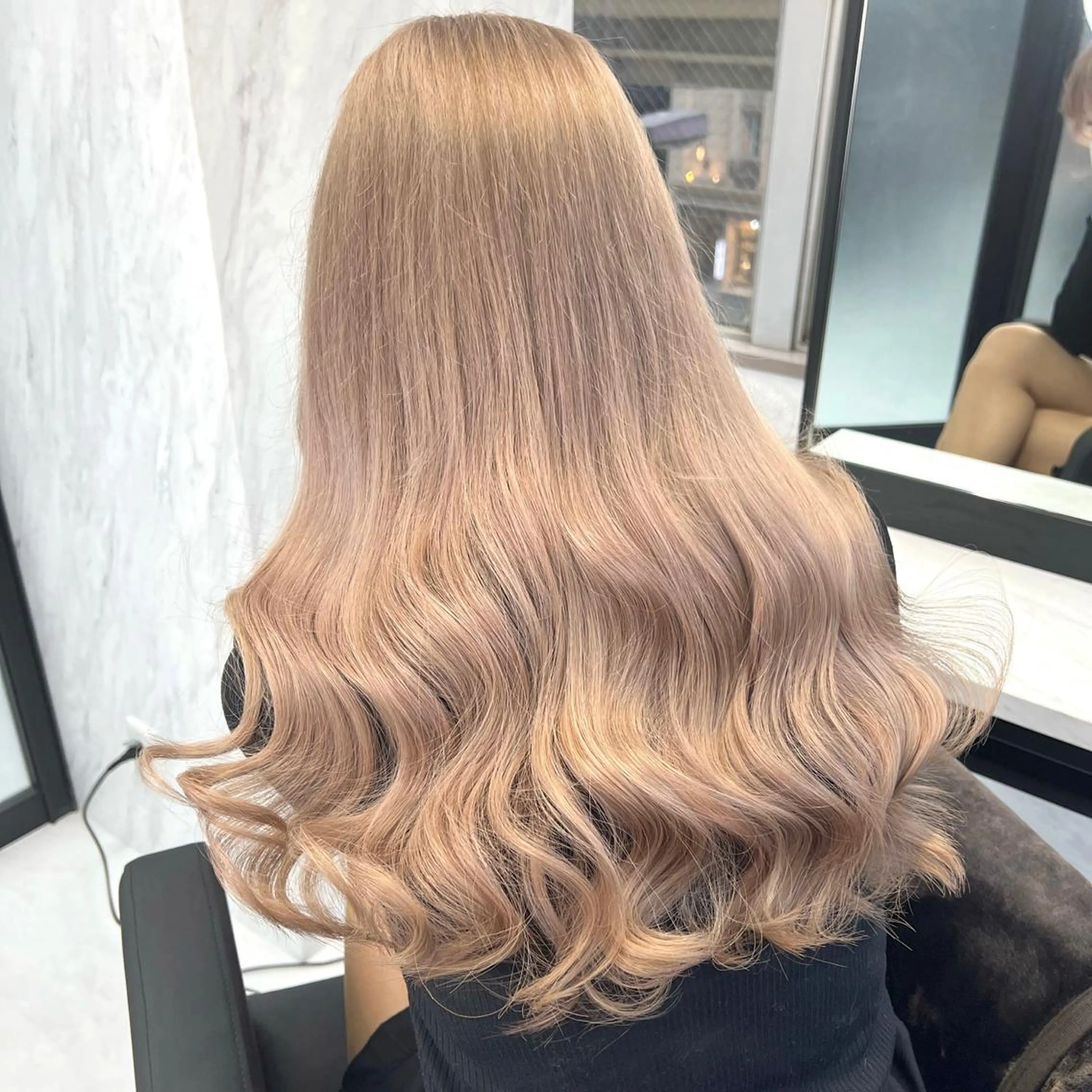 ロング カラー シールエクステ ハイトーンカラー エクステ ヘアカラー トリートメント シールエクステ特化 ハイトーン、NANAのヘアスタイル