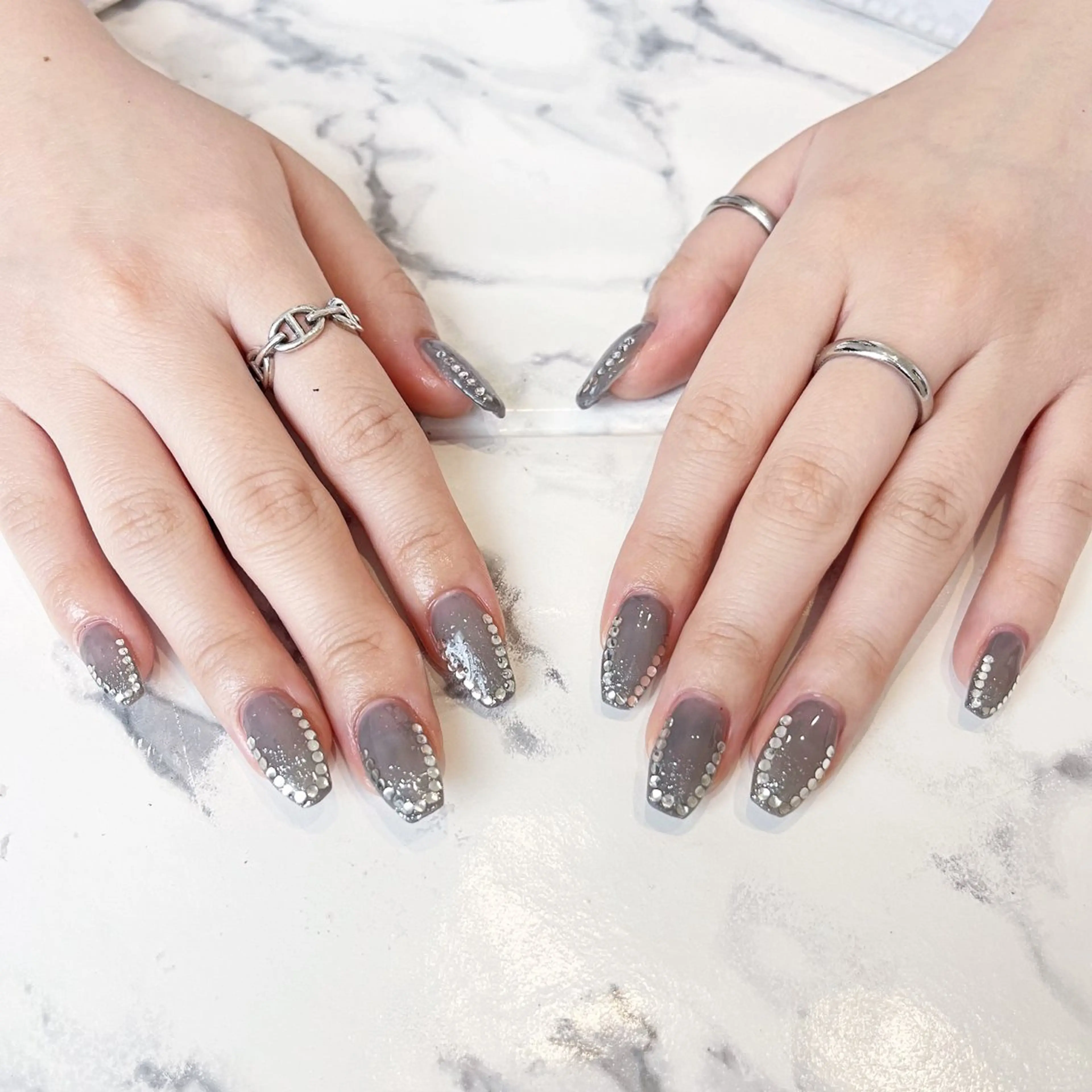 ネイル ドット フットネイル キラキラネイル 韓国ネイル マグネットネイル salon. Pualaのネイルデザイン