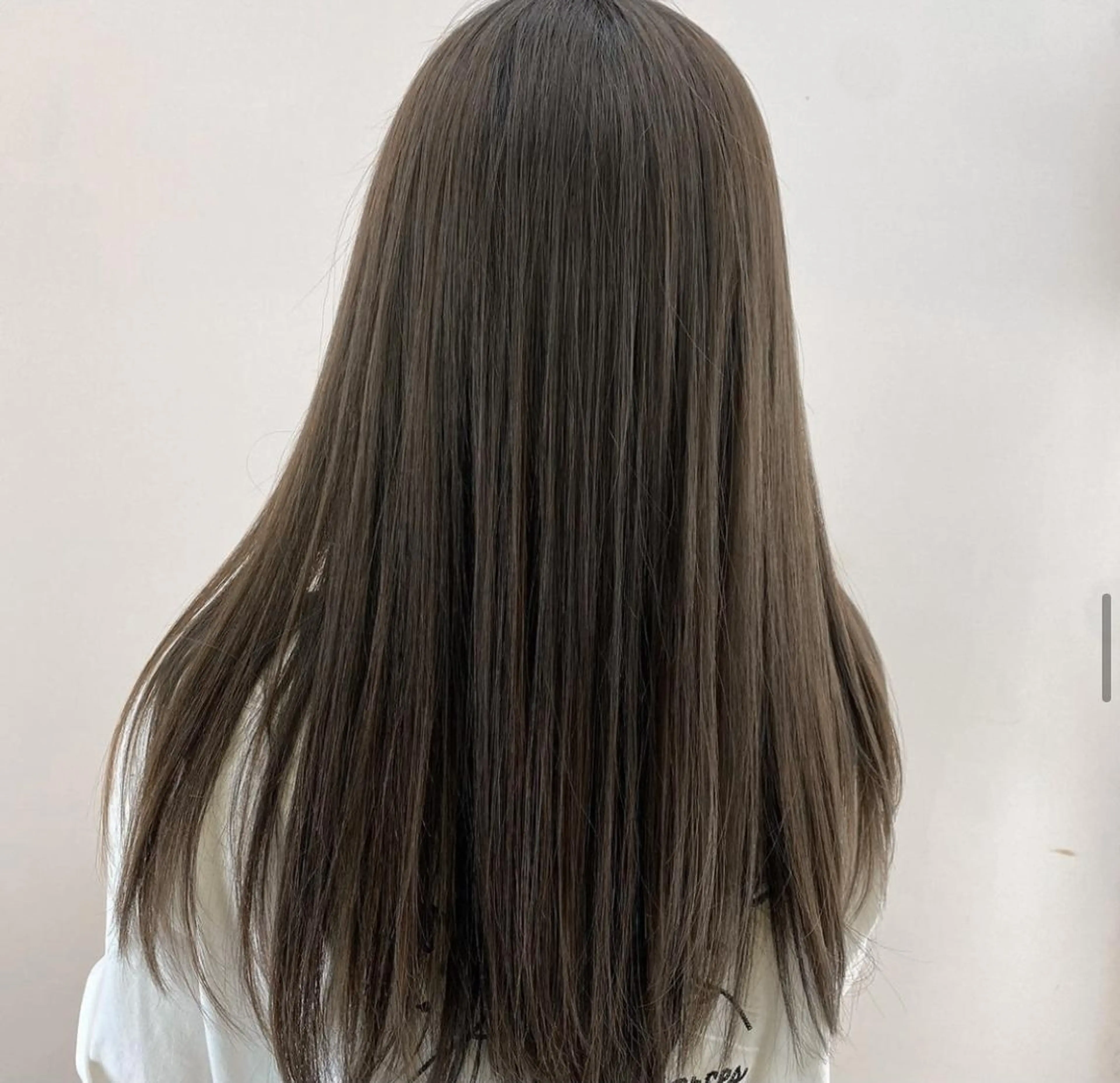 ロング アダチ コウスケのヘアスタイル