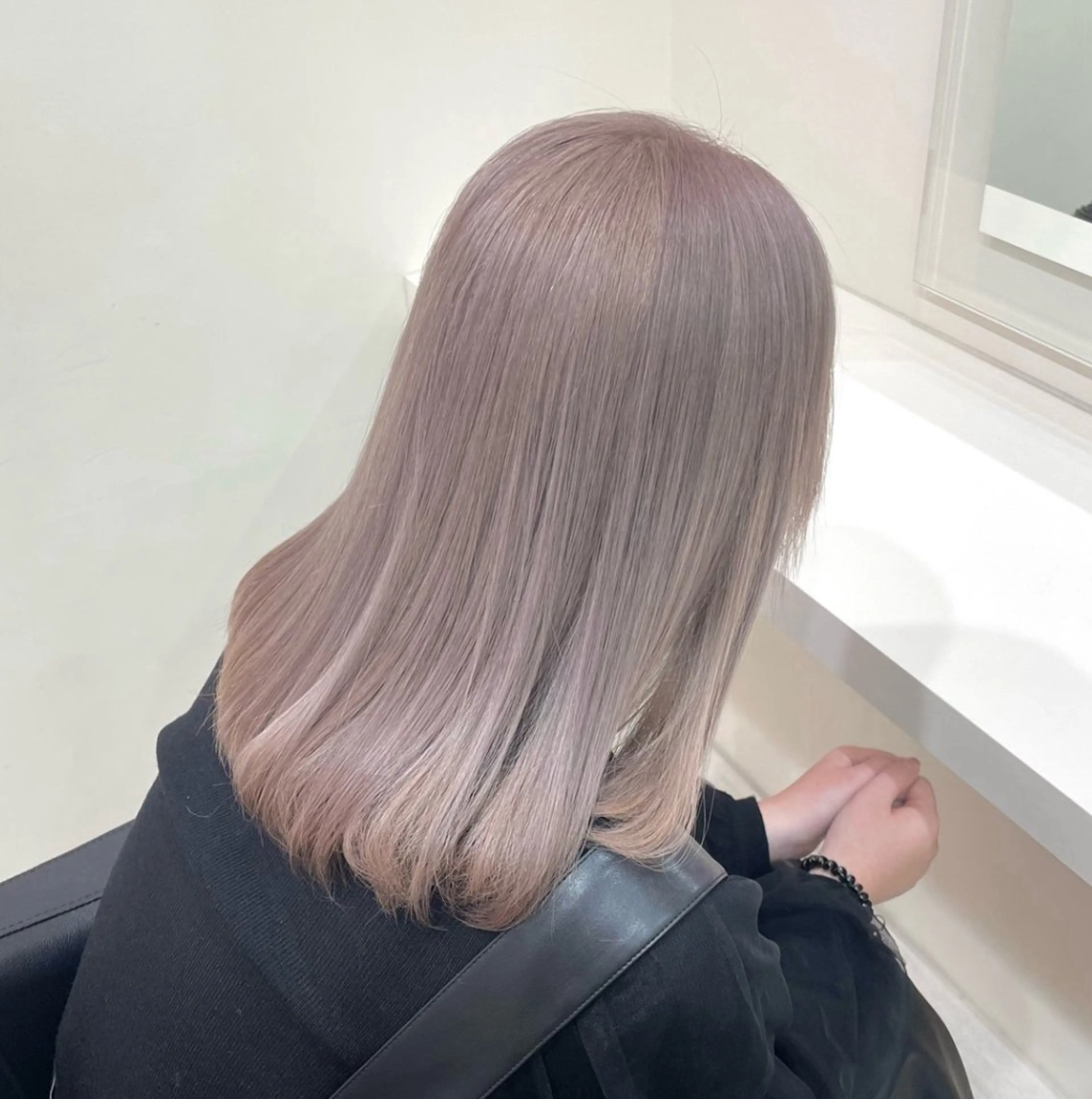 🎀ミニモ学割🎀 ブリーチありなし選べるダブルカラー+髪質改善トリートメント+コテ巻き仕上げ♡の写真