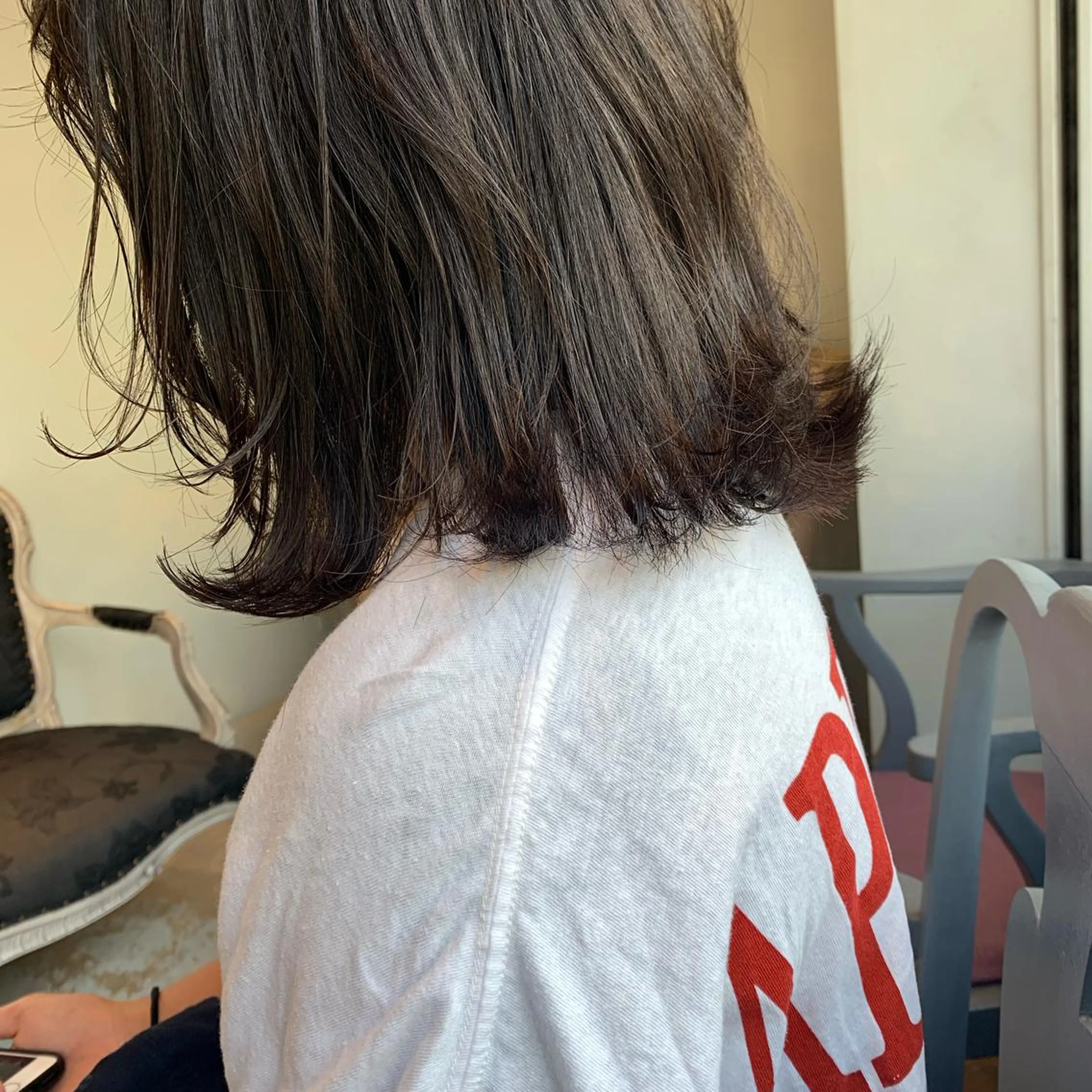 セミロング パーマ SAKINO． ベージュカラーのヘアスタイル