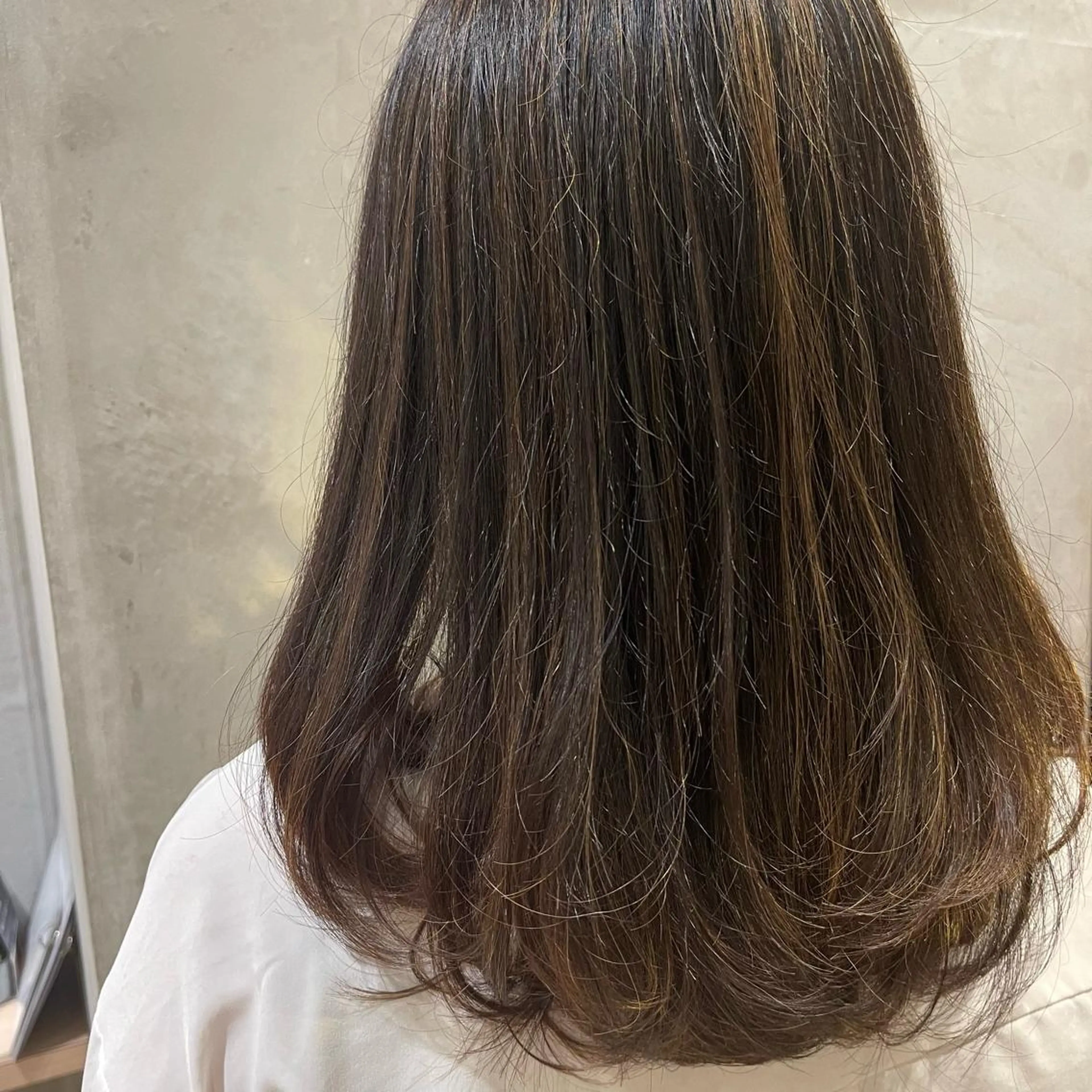 セミロング カラー パーマ ヘアアレンジ ネイル 高井瑠華🌼 ストカールカット特化のヘアスタイル