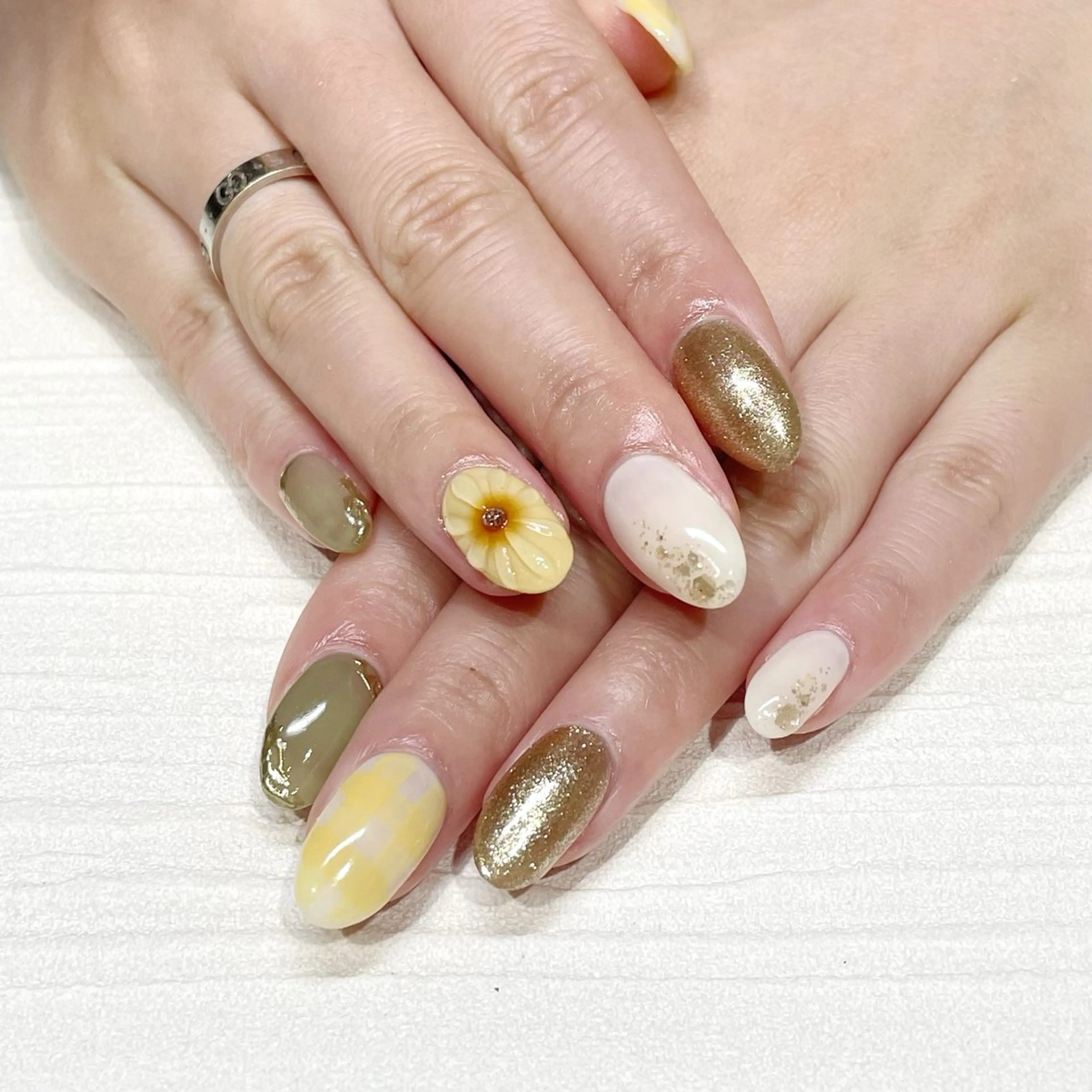 ミディアム LUANA 〜Eyelash&Nail〜所属・長崎 真帆のネイルデザイン