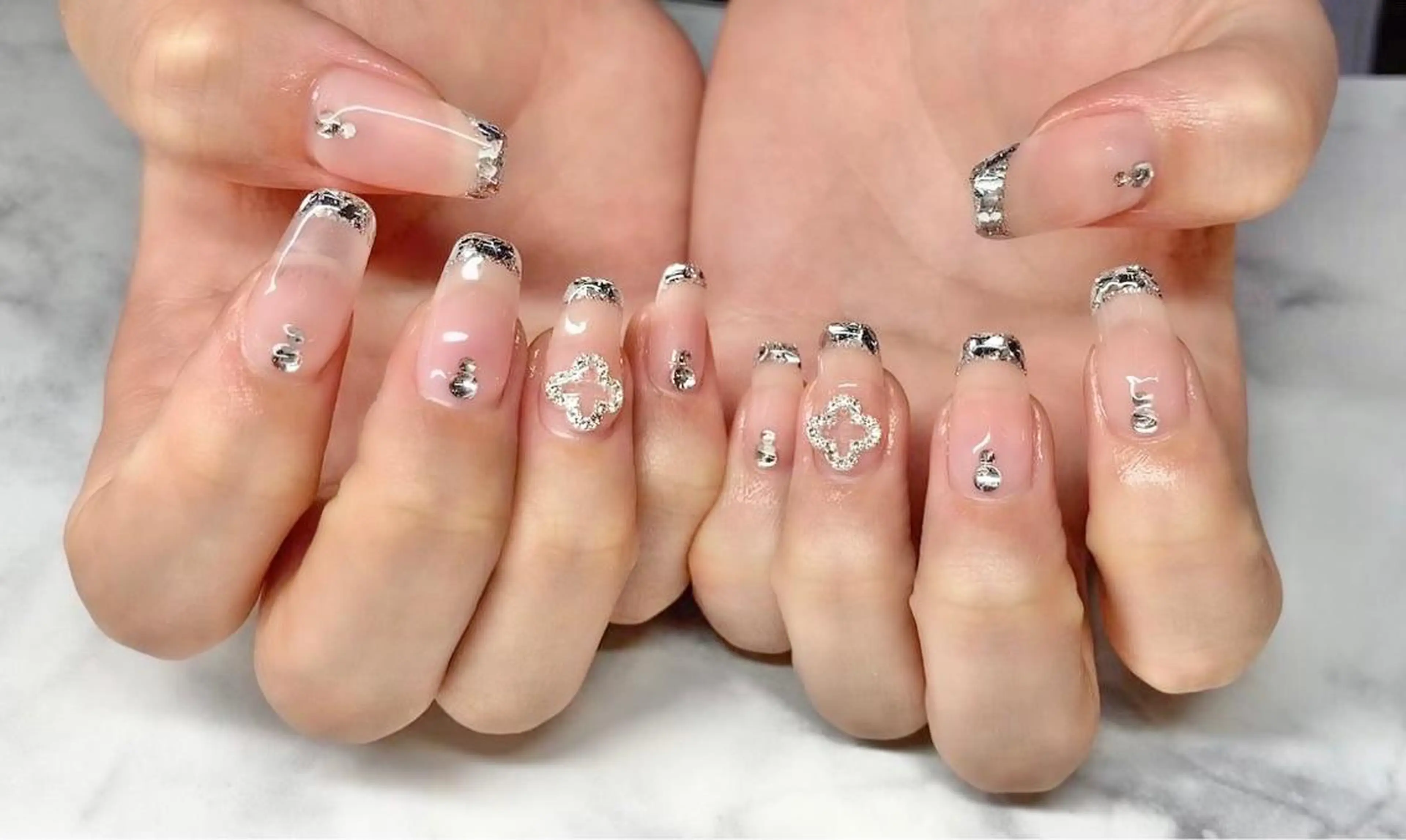 ネイル 長さ出し フレンチネイル ジェルネイル ガラスフレンチ 韓国ネイル ハンドネイル Nail&eye Belire 新宿のネイルデザイン