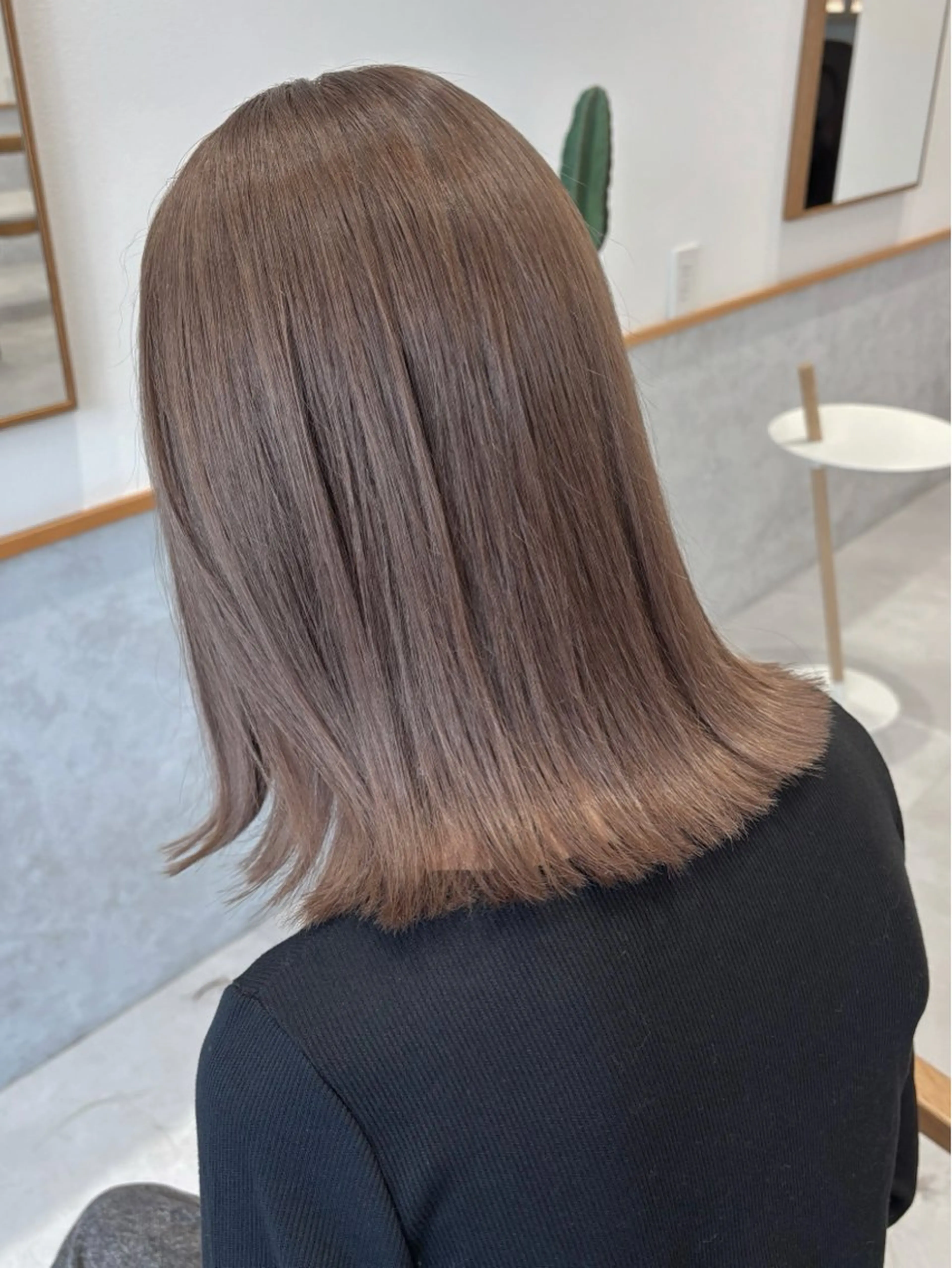 ミディアム カラー ブリーチ ダブルカラー グレージュ ミルクティーグレージュ ブリーチなしカラー ヘアカラー misaki🦄 lange hairのヘアスタイル