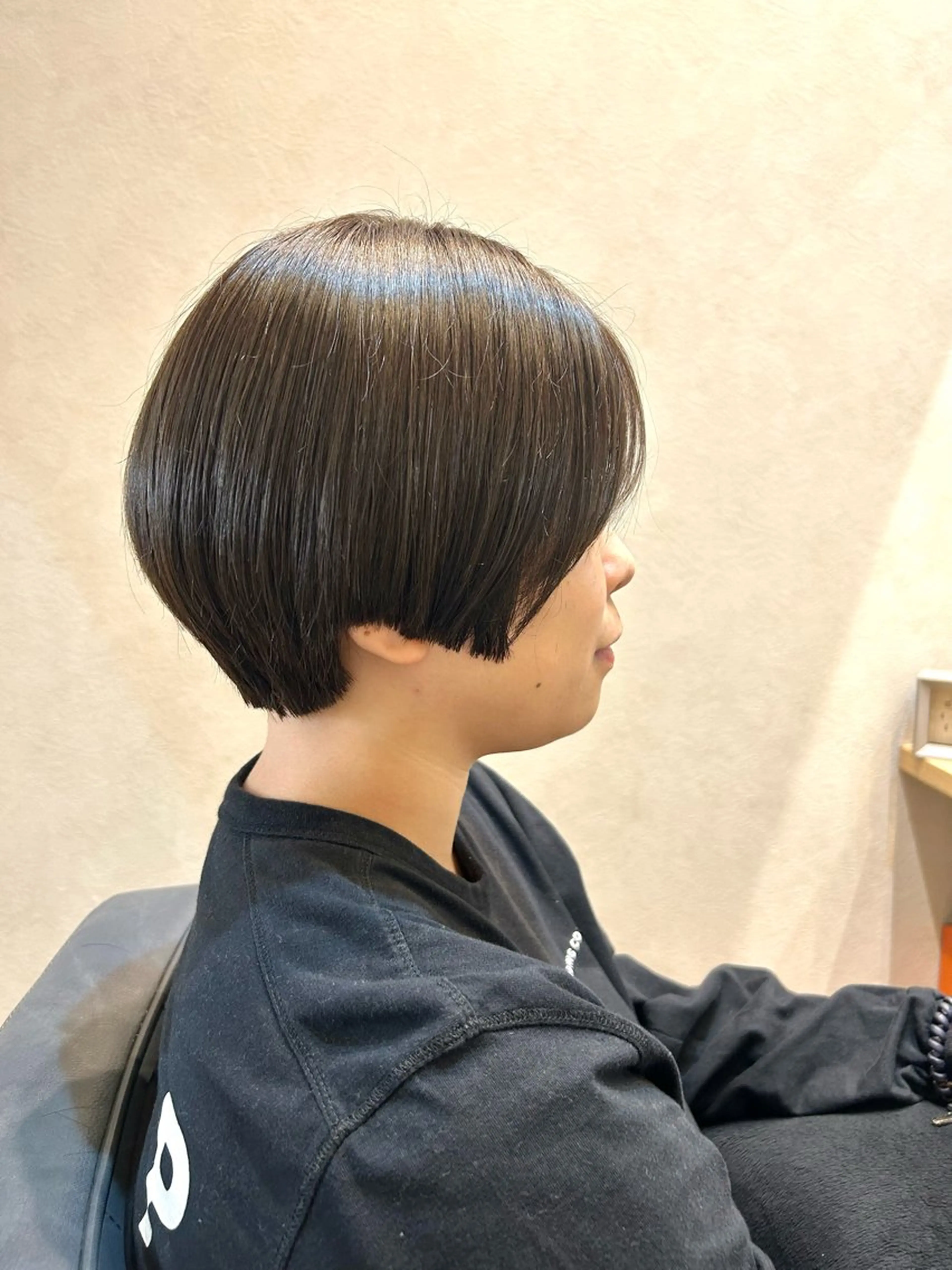 ショート カラー オリーブグレー ショートヘア カット ヘアカラー 児玉 りなのヘアスタイル