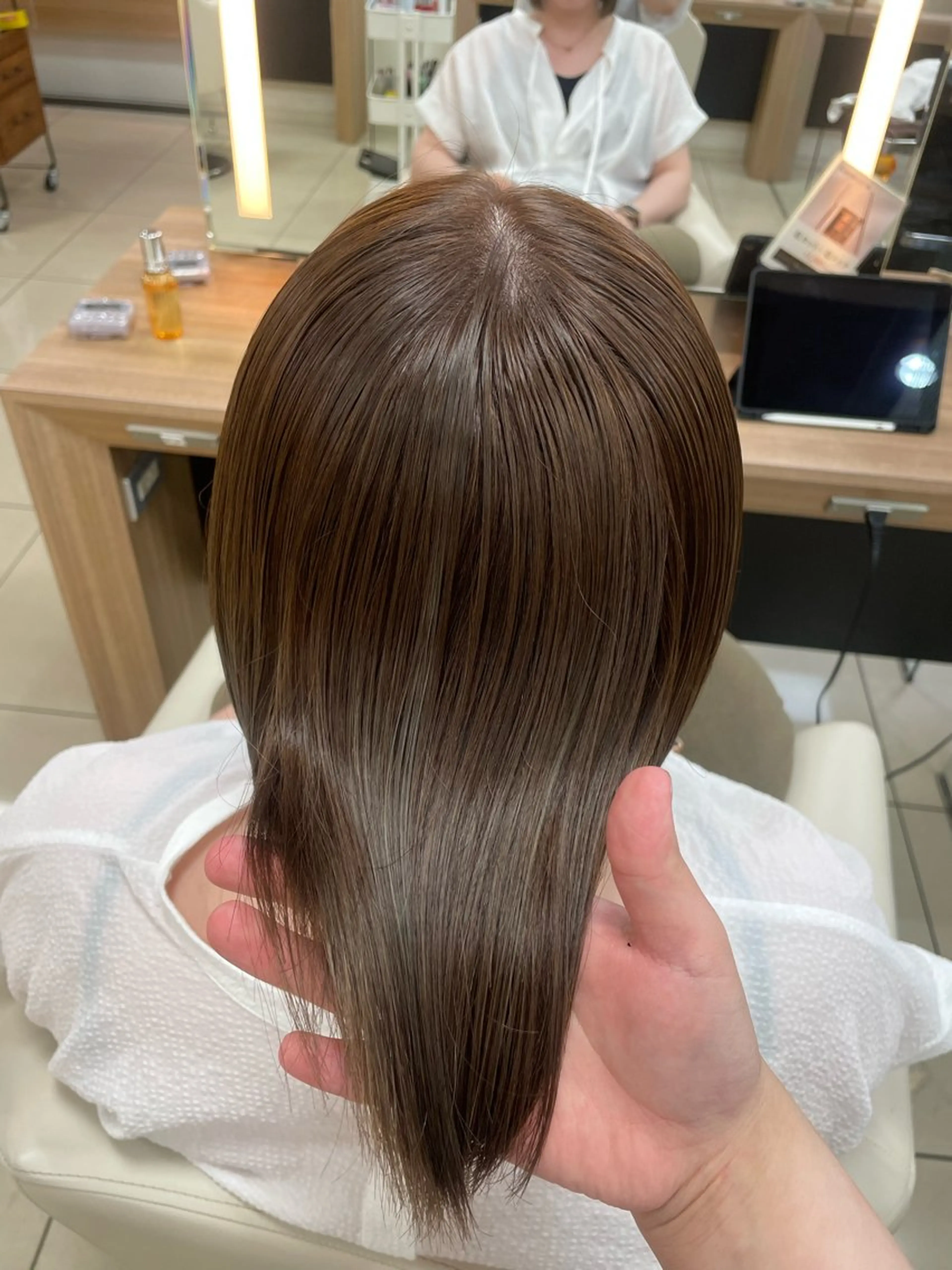 ショート カラー ヘアカラー トリートメント ハイトーン/レイヤー 似合わせ・ユキノのヘアスタイル