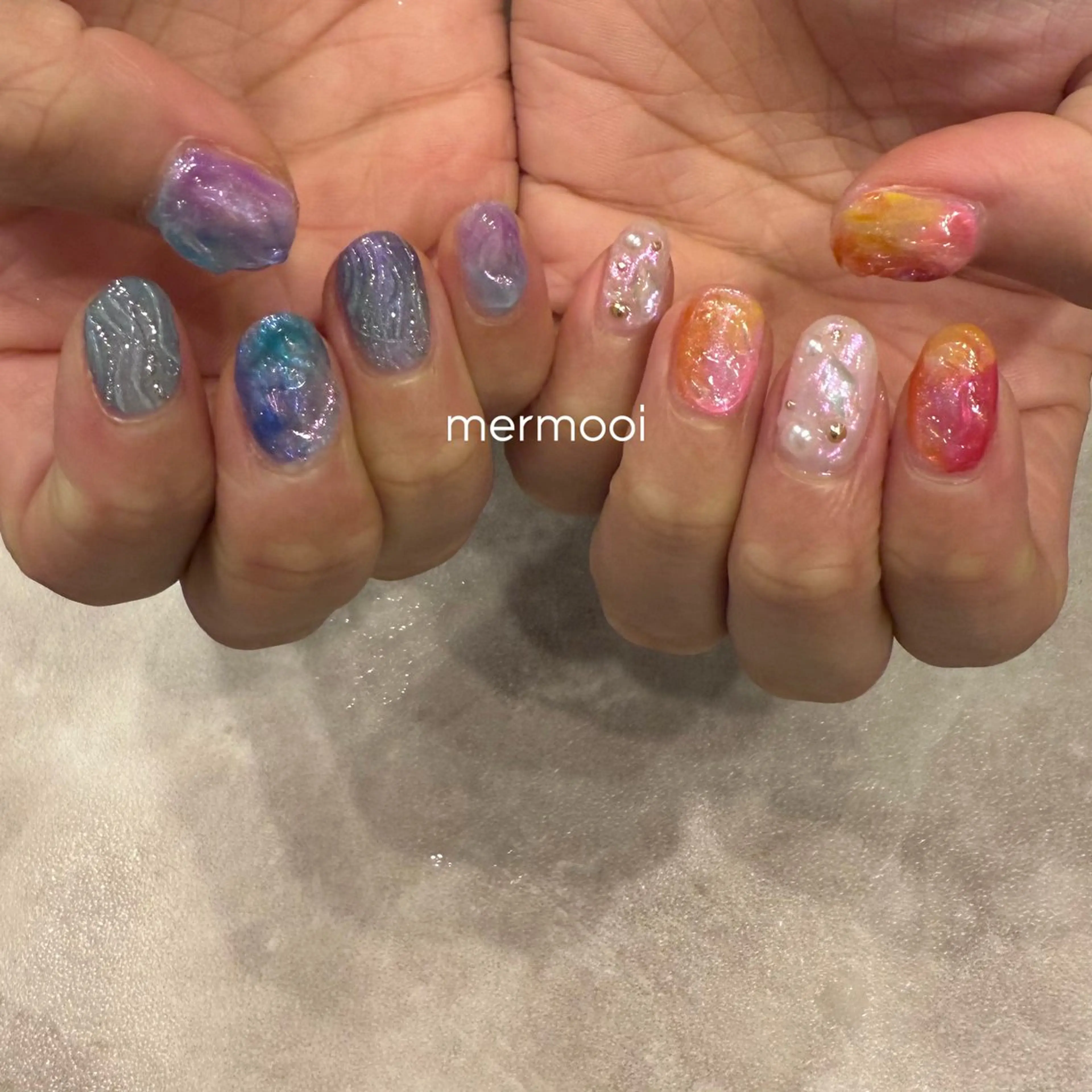 ネイル オーロラネイル ジェルネイル ニュアンスネイル パラジェル ぷっくりネイル melumooi nailのネイルデザイン