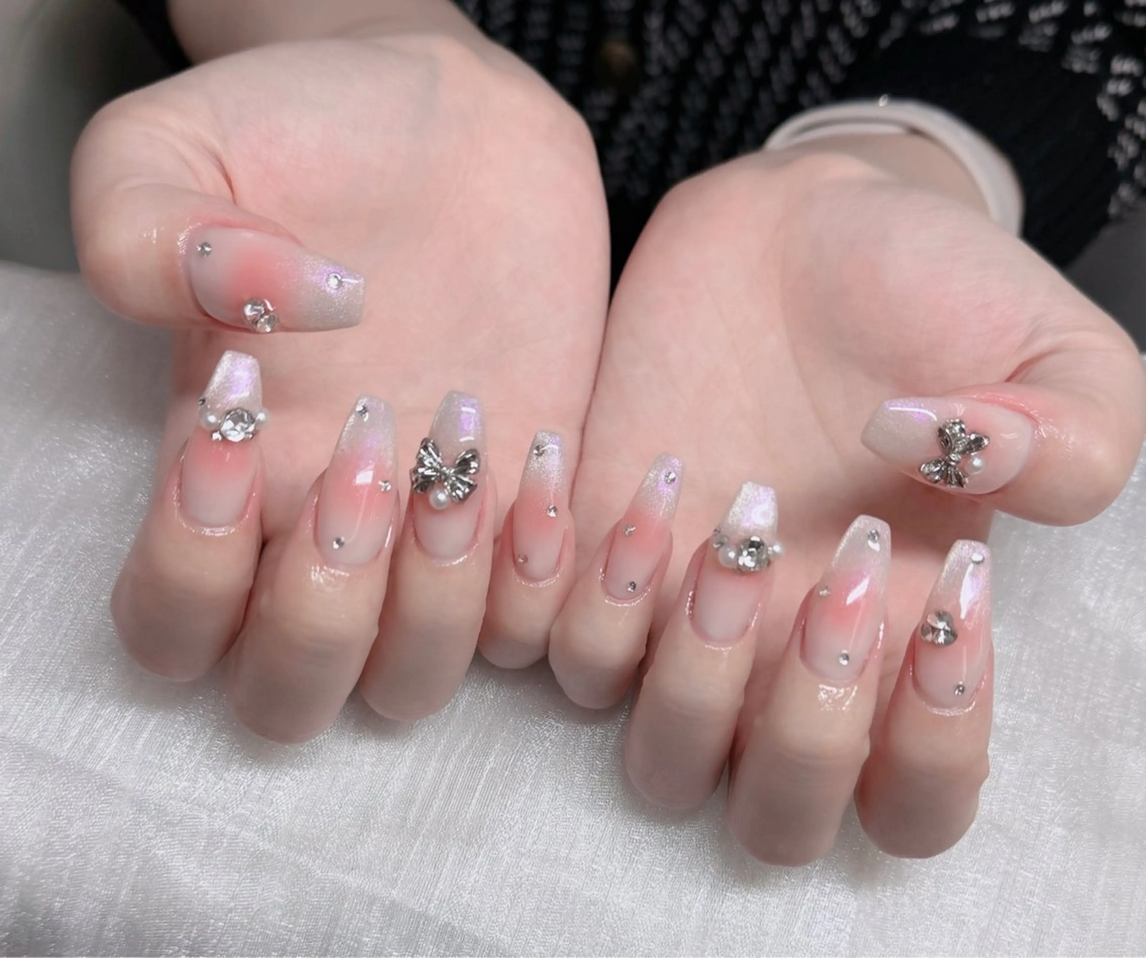 ネイル オーロラネイル フレンチネイル ジェルネイル ハロウィン キラキラネイル H.baby Nail Salonのネイルデザイン