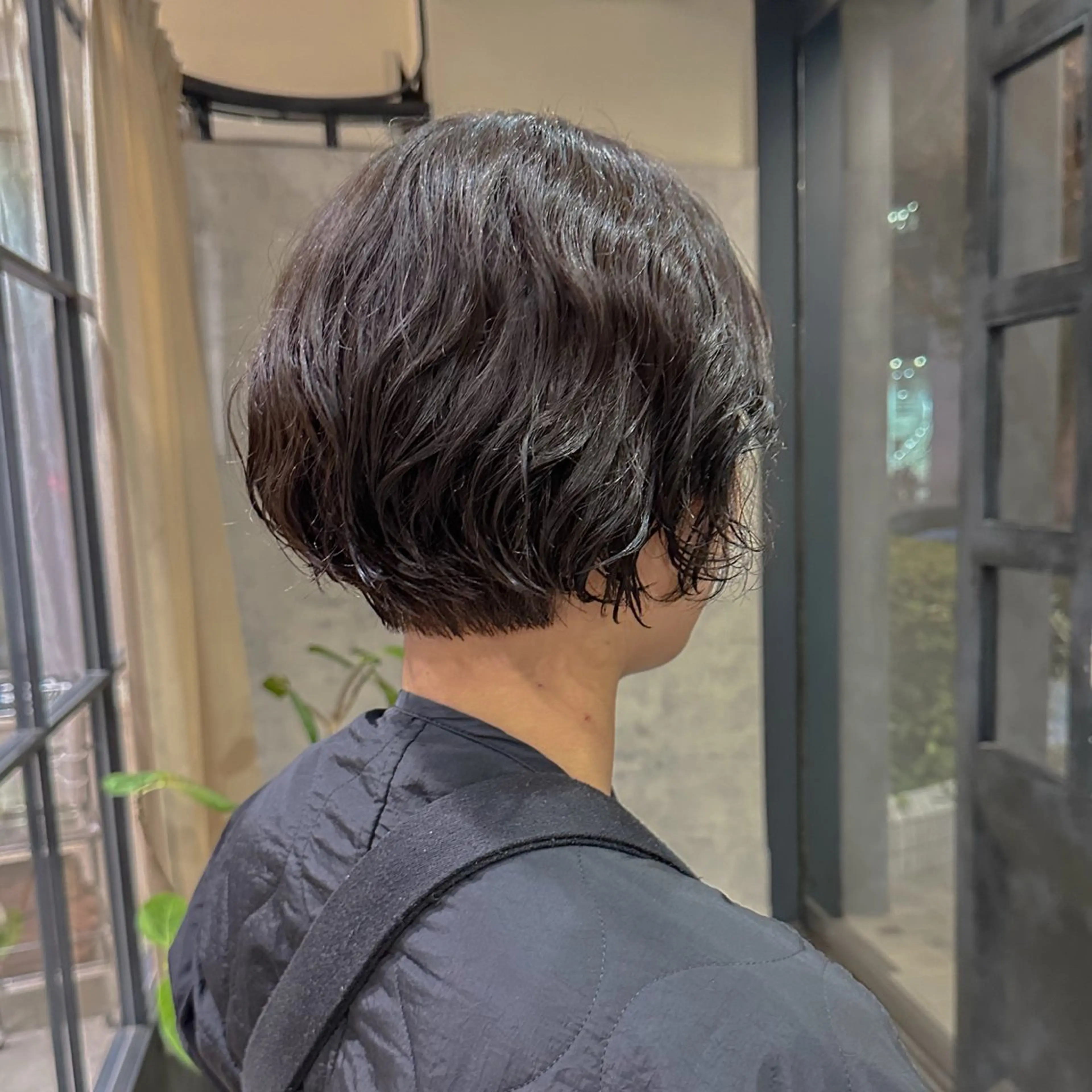 ショート カット パーマ 平野恵/透明感カラー ブリーチ/ボブのヘアスタイル