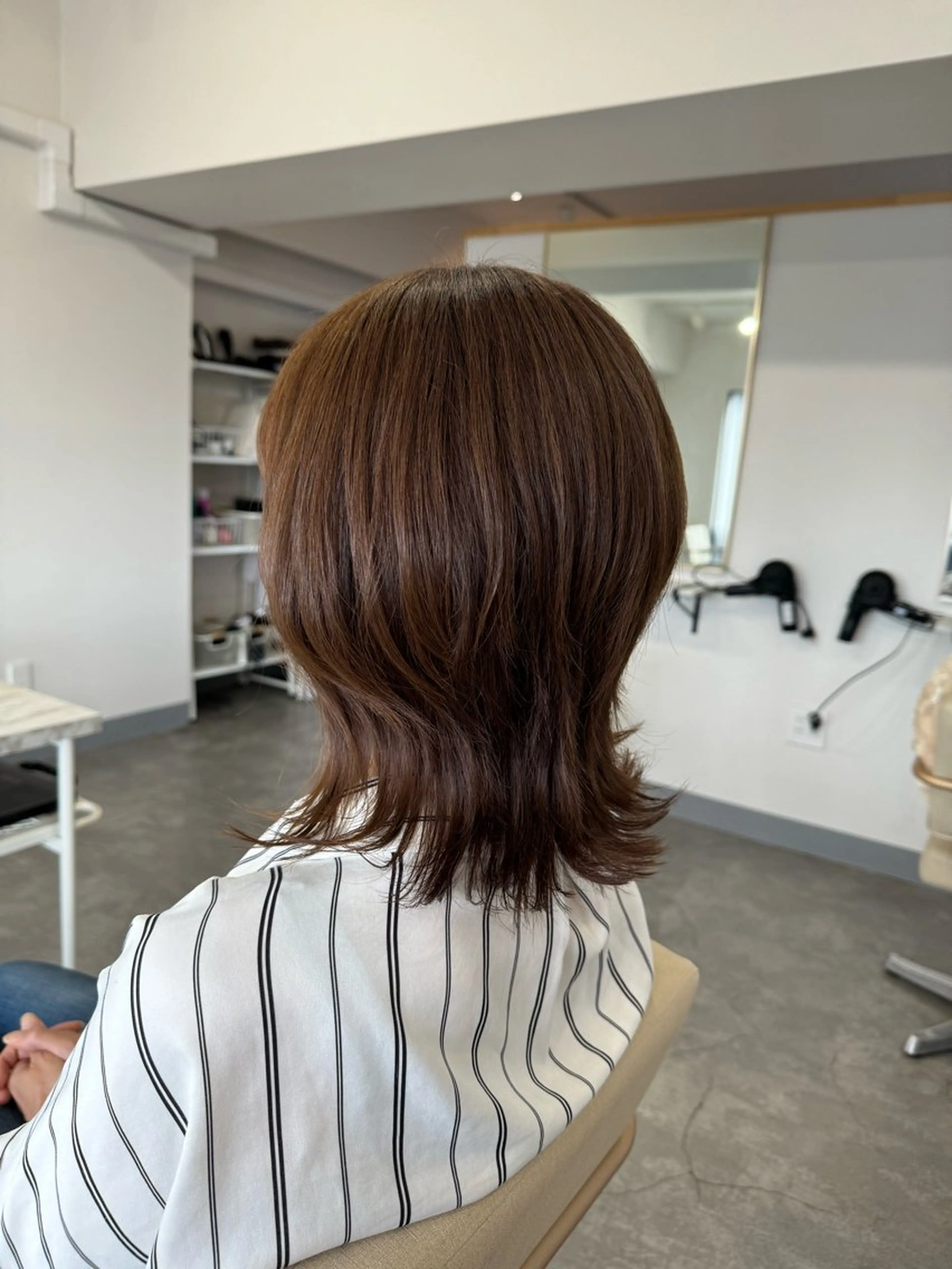 ミディアム カラー くびれヘア ウルフカット 月館 怜奈のヘアスタイル