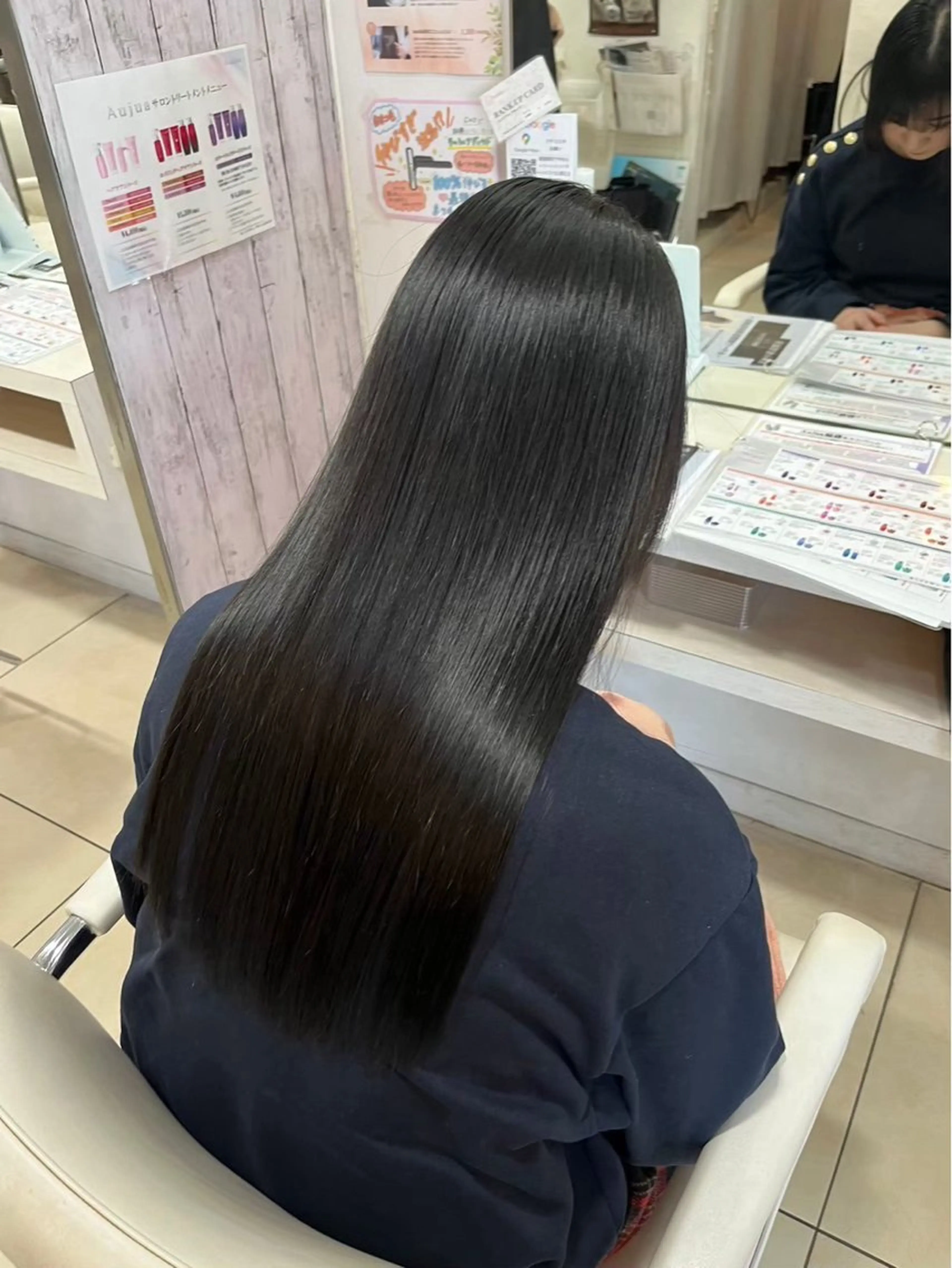 ロング カット ヘアカラー トリートメント Refuge by produceのヘアスタイル