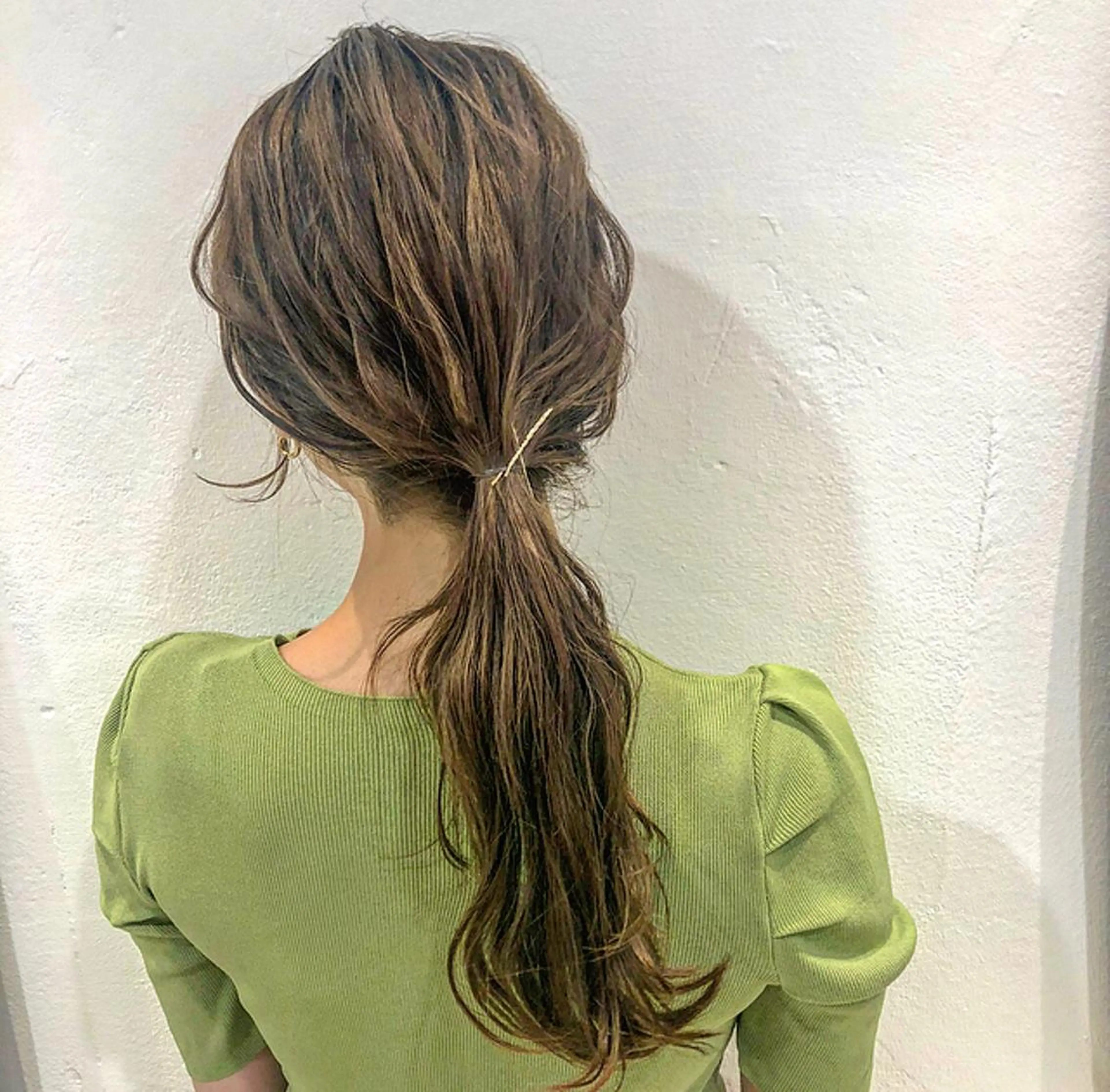 ロング カラー ヘアアレンジ ポニーテール ベージュカラー ハイライトカラー ハイライト . AYUKAのヘアスタイル