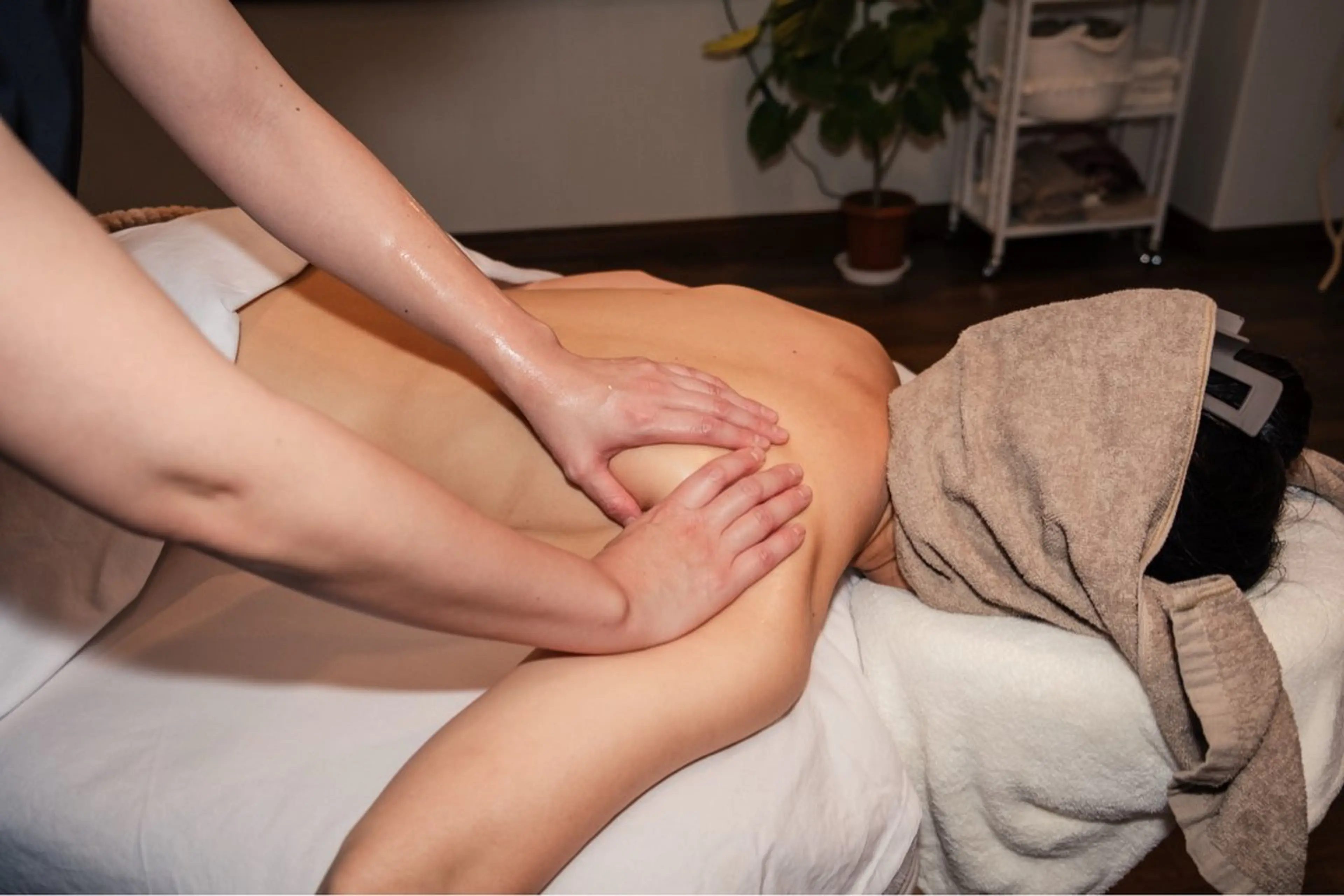 エステ リラク リラクゼーション 肩こり｜姿勢｜大阪のエステ・リラクイメージ