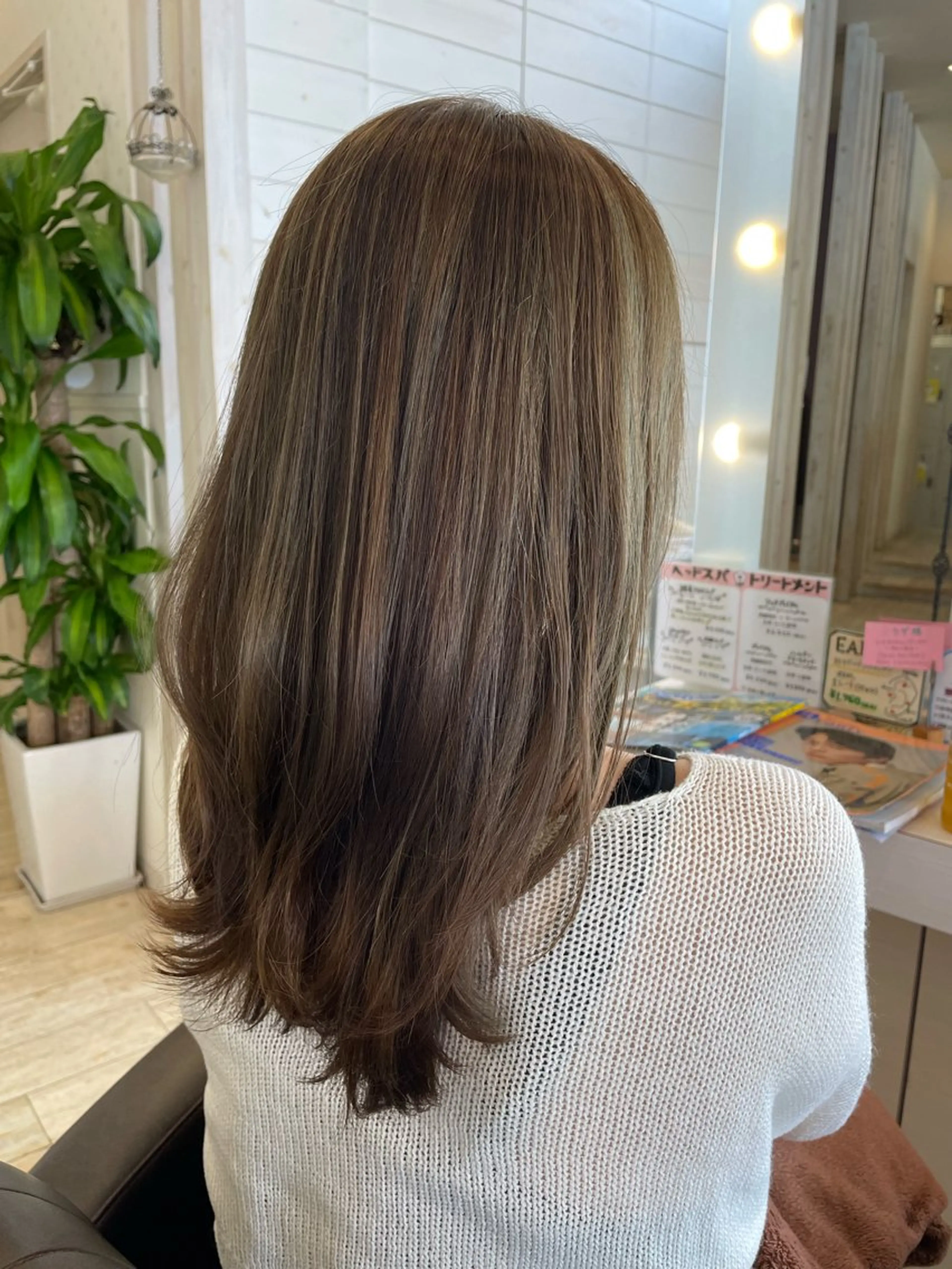 セミロング カラー ベージュカラー ハイライトカラー ハイライト 東恩納 誠のヘアスタイル