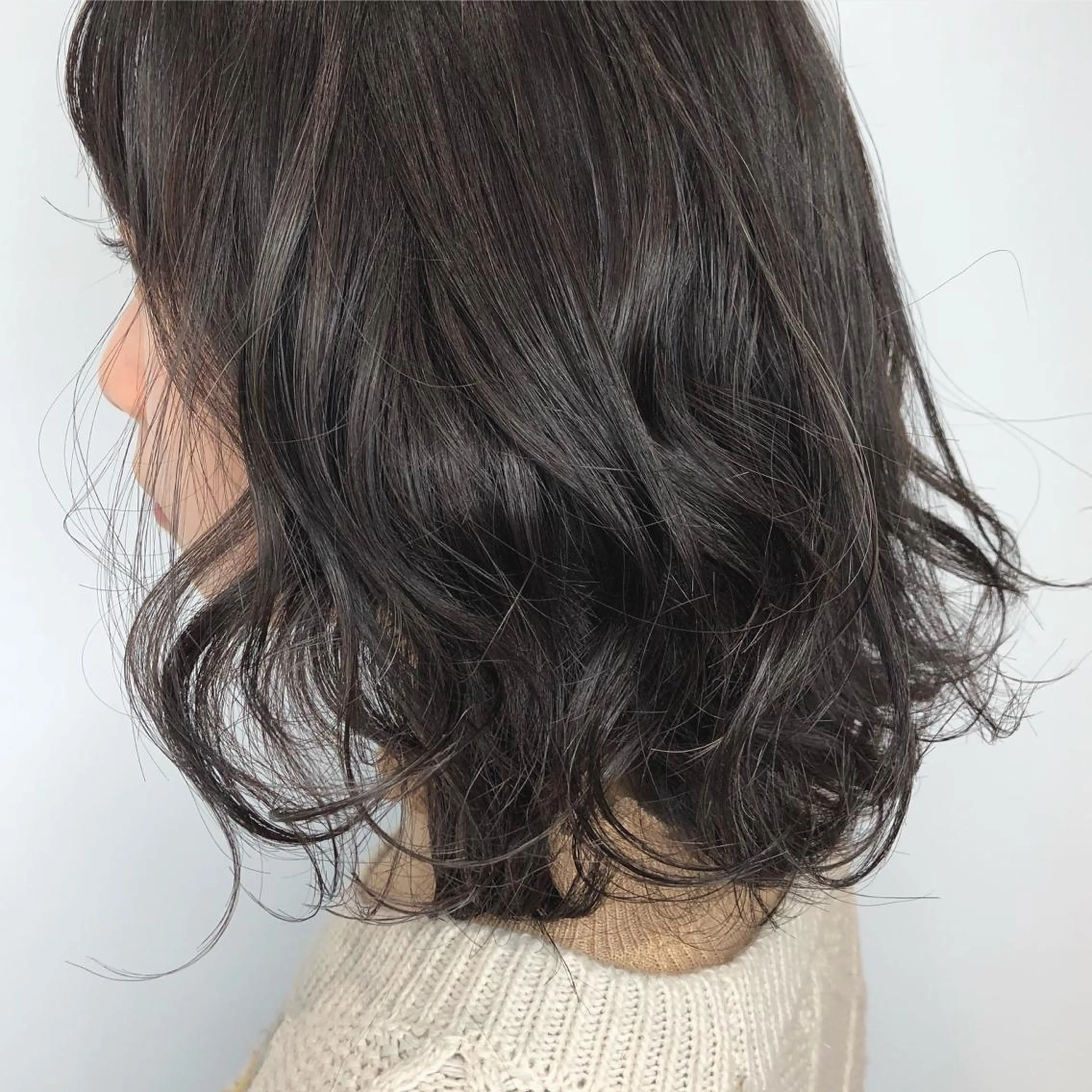 ミディアム カラー ハイライトカラー イルミナカラー シルバー ハイライト sano sayakaのヘアスタイル