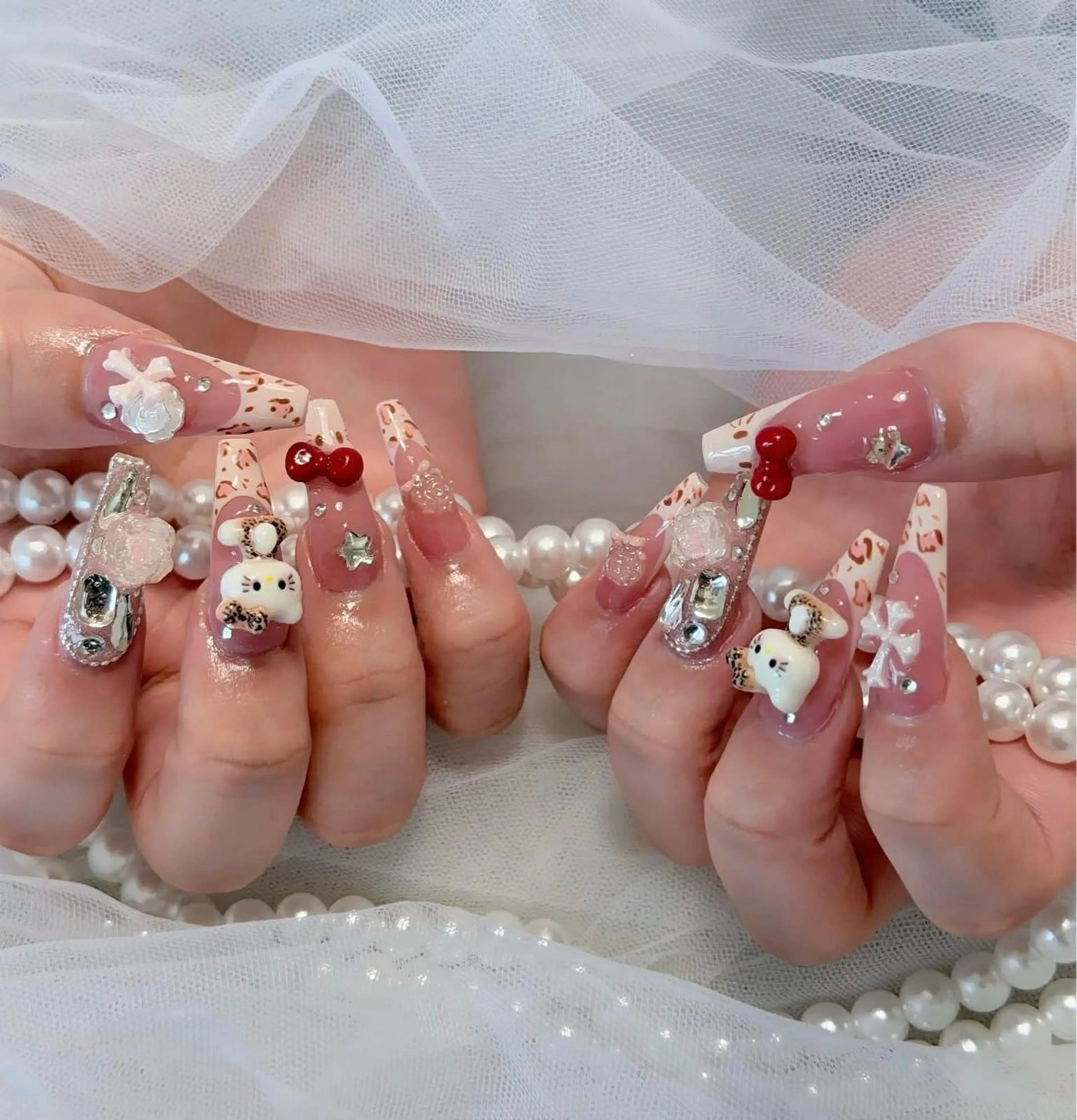ネイル オーロラネイル クリアネイル 成人式 フラッシュネイル ジェルネイル ハンドネイル Amee Nail Salonのネイルデザイン