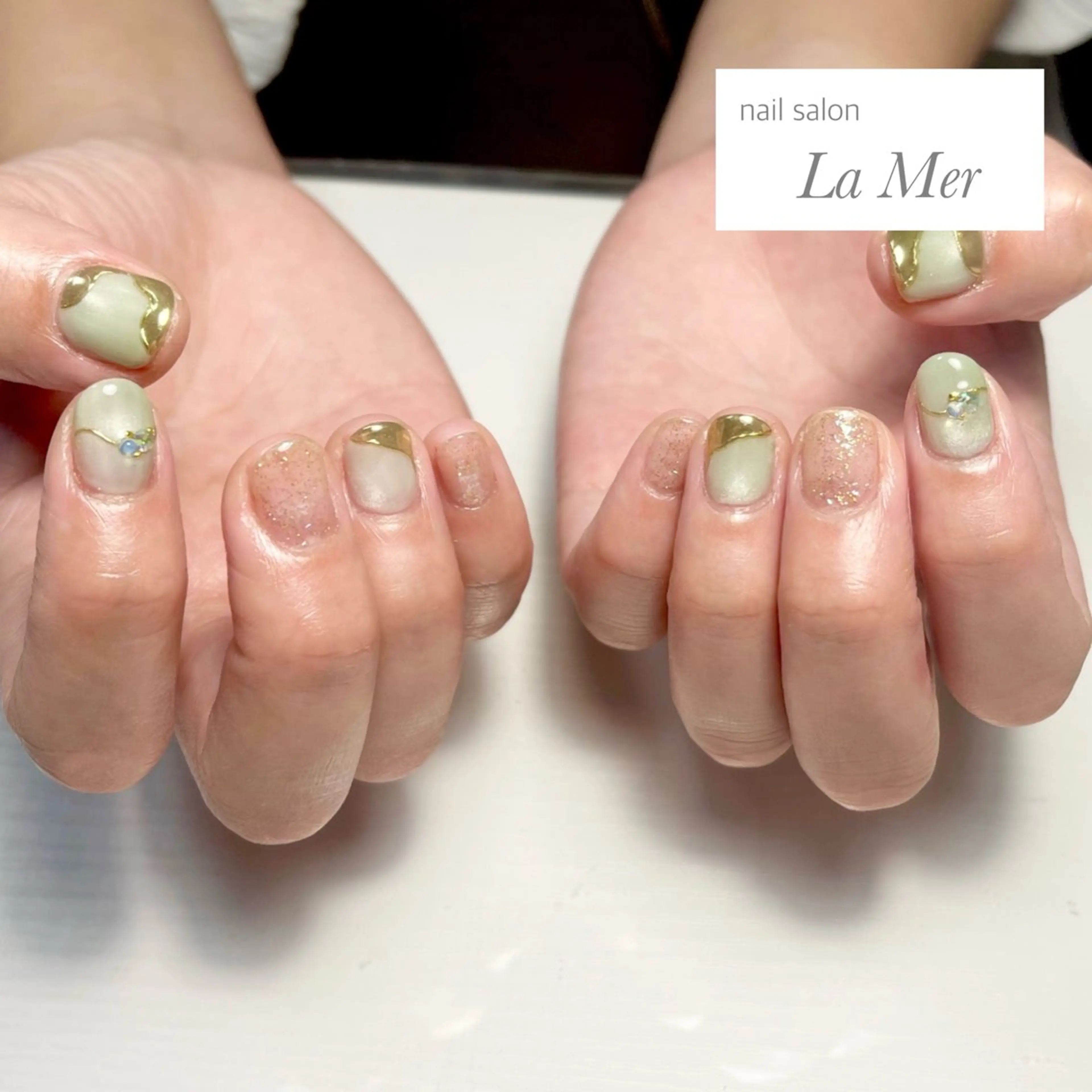 ネイル カジュアル ゴールド グリーン マグネットネイル ビー玉ネイル ハンドネイル nailsalon La Merのネイルデザイン